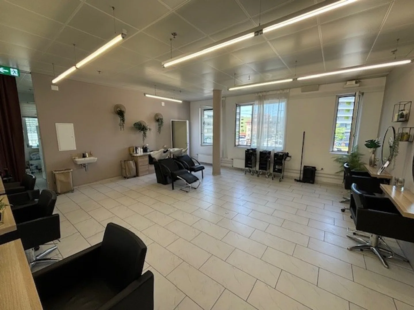 Ihr neues Coiffeur-/Beauty- oder Verkaufsgeschäft - Foto 4 von 7