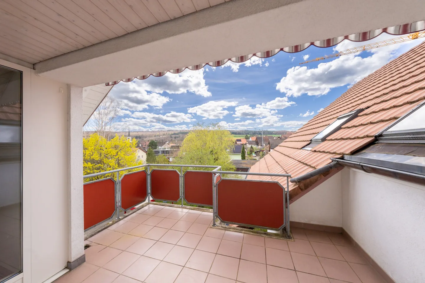 Spacious Apartment with a View - Photo 7 of 9