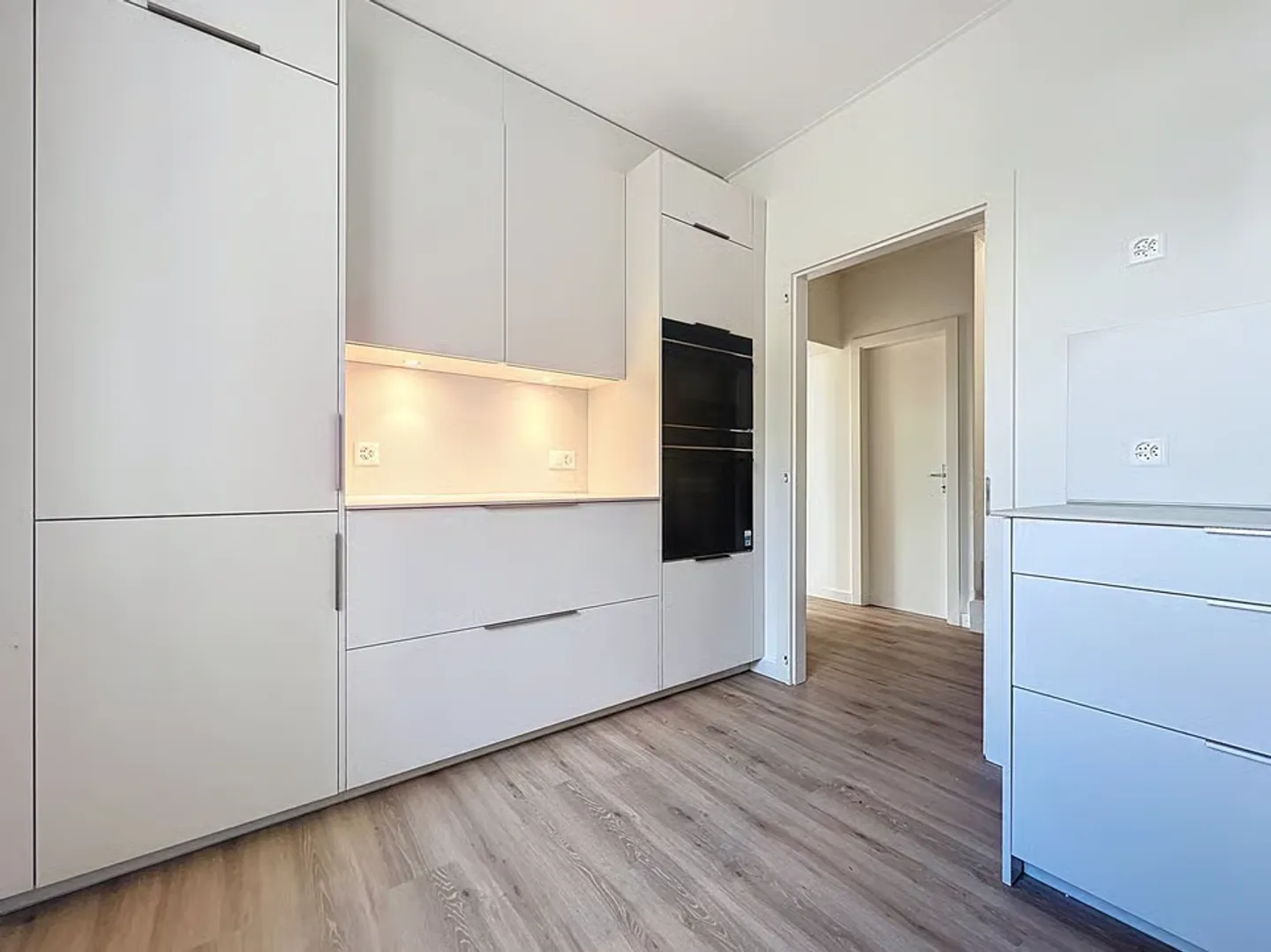 Guaranteed heartthrob - renovated villa with terrace and lake view! - Photo 4 of 13