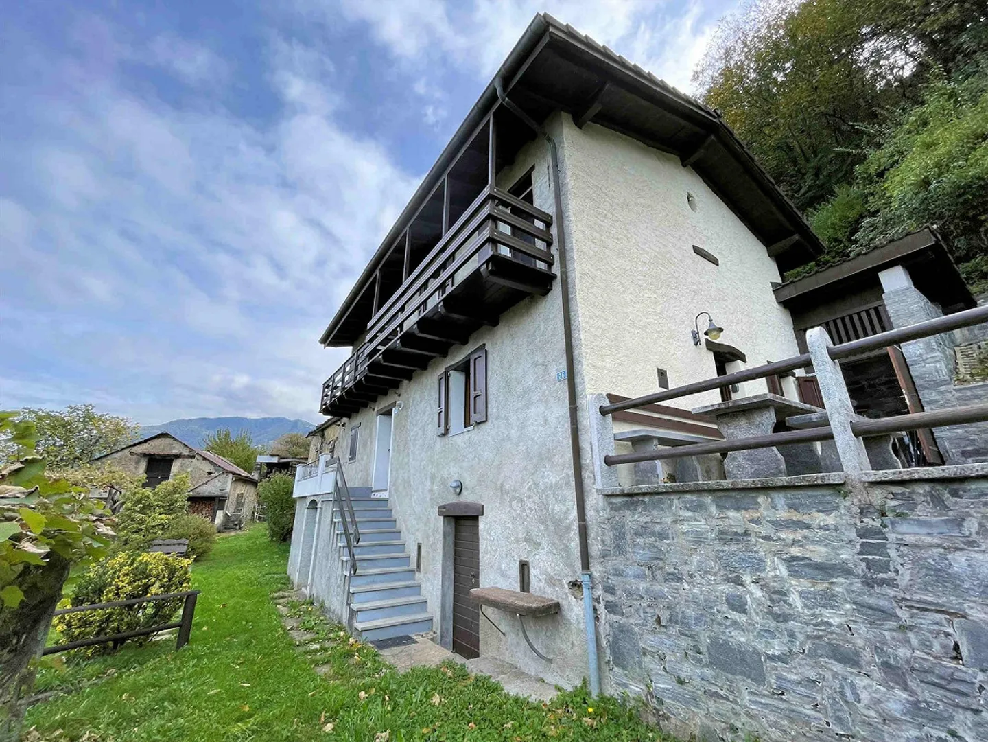 Sehr gut renoviertes rustikales Haus mit atemberaubendem Panoramablick - Foto 2 von 13