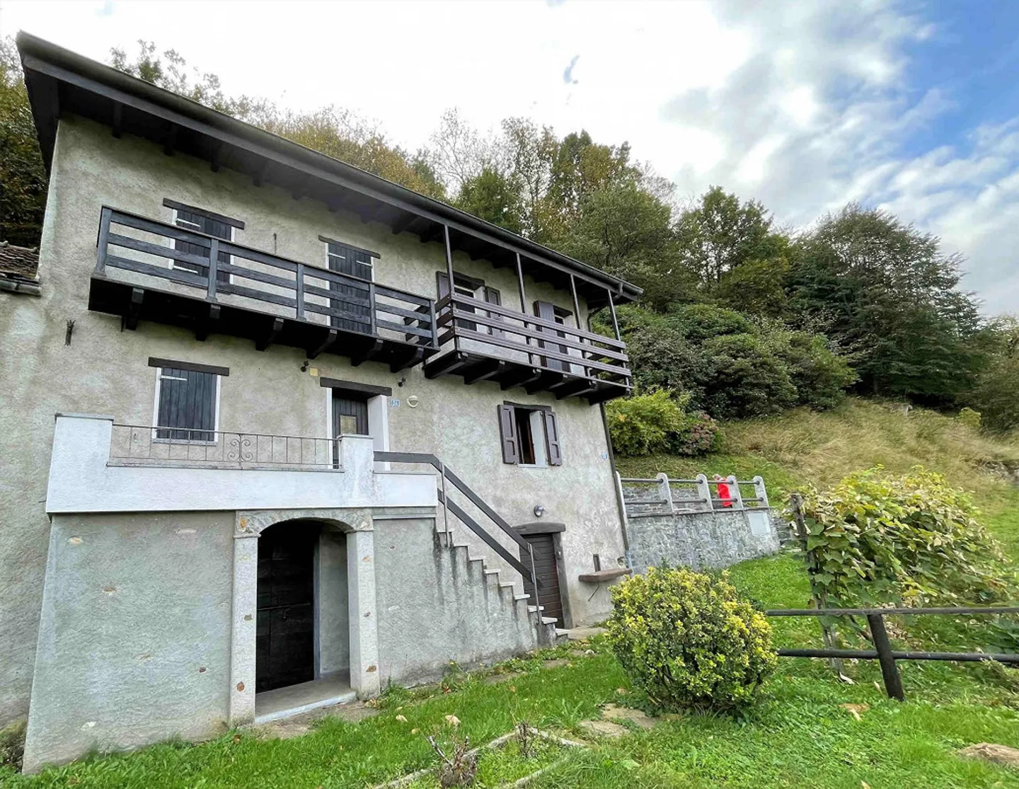 Sehr gut renoviertes rustikales Haus mit atemberaubendem Panoramablick - Foto 3 von 13