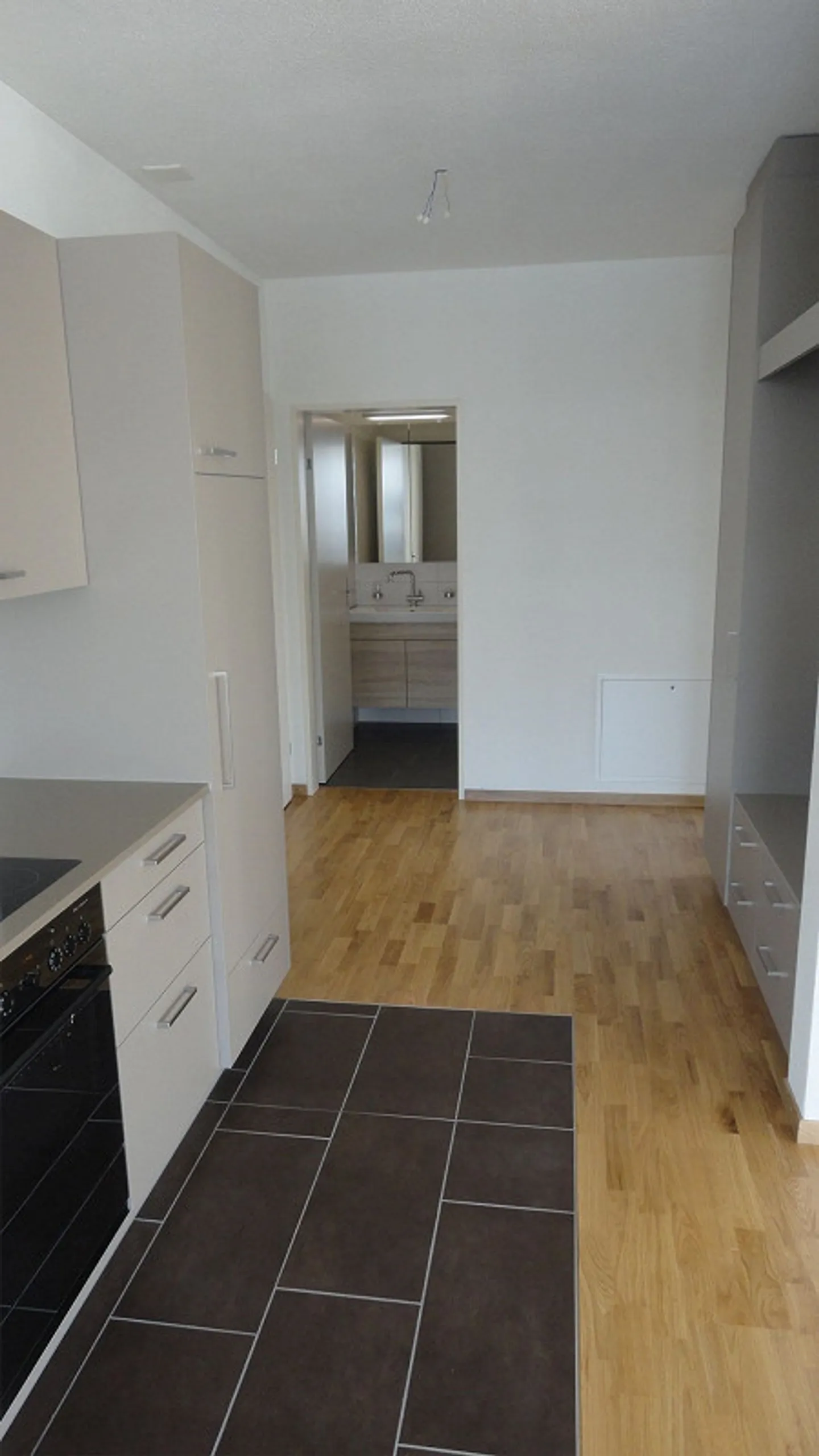 Appartement attrayant avec loggia originale - Photo 4 sur 6