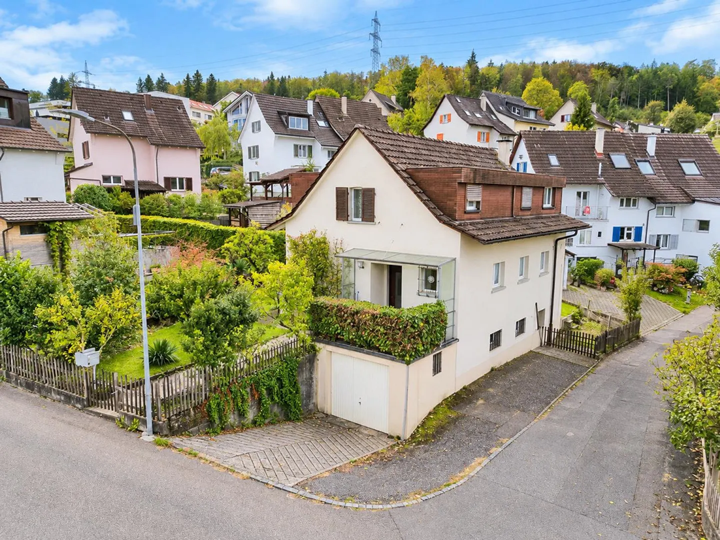 Vielseitiges Familienhaus in Liestal - Foto 1 von 9