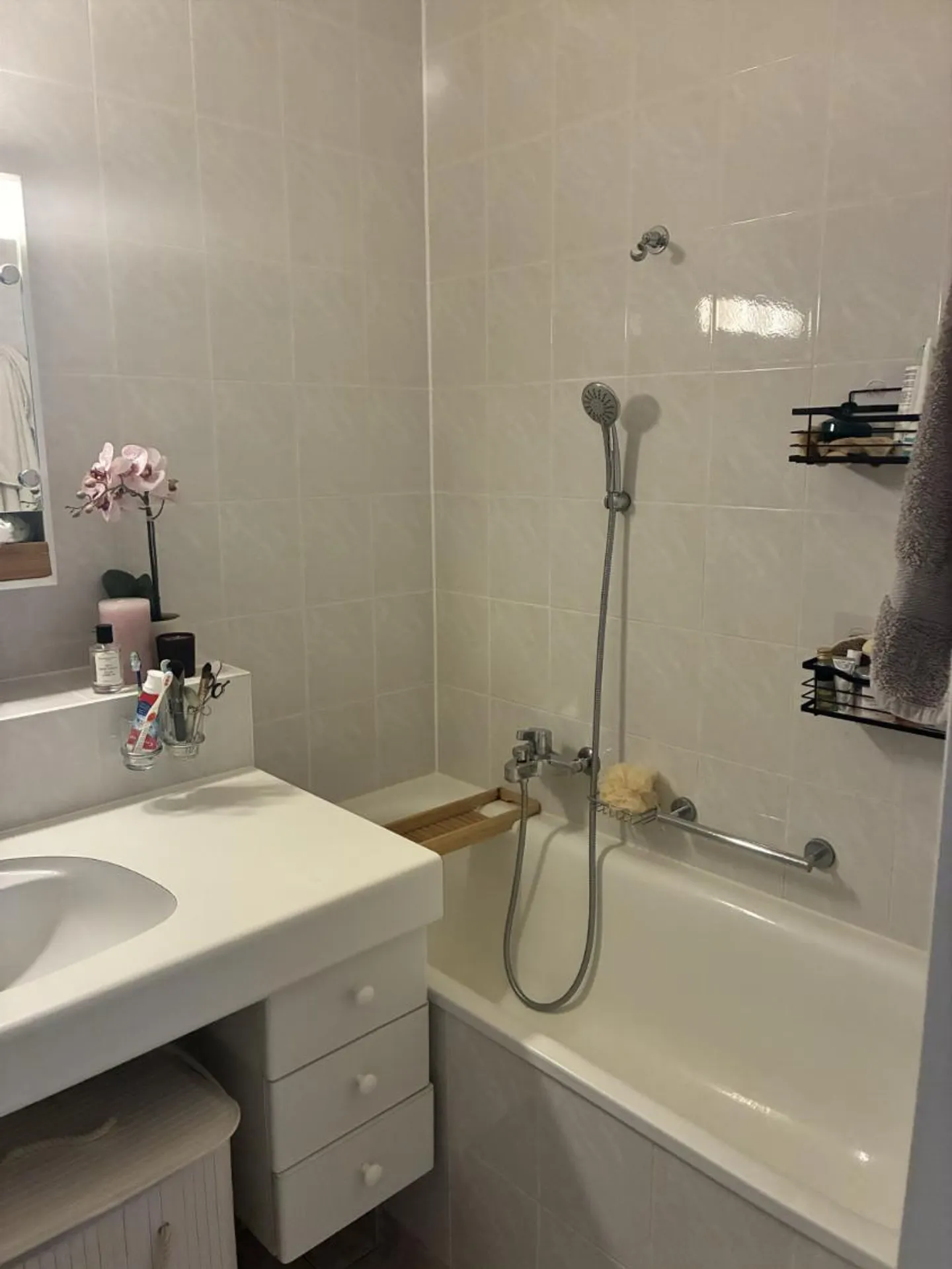 Appartamento di 3 stanze in zona tranquilla e vicino al centro città - Foto 2 di 7