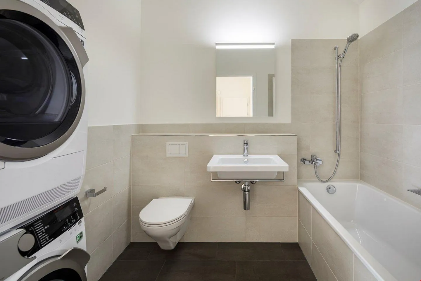 Modern 2½-room attic apartment with plenty of light and charm in Worb - Photo 8 of 9