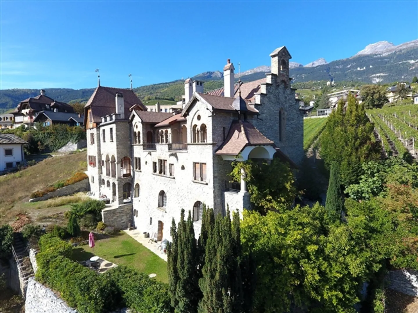 16 Room castle - Photo 5 of 13