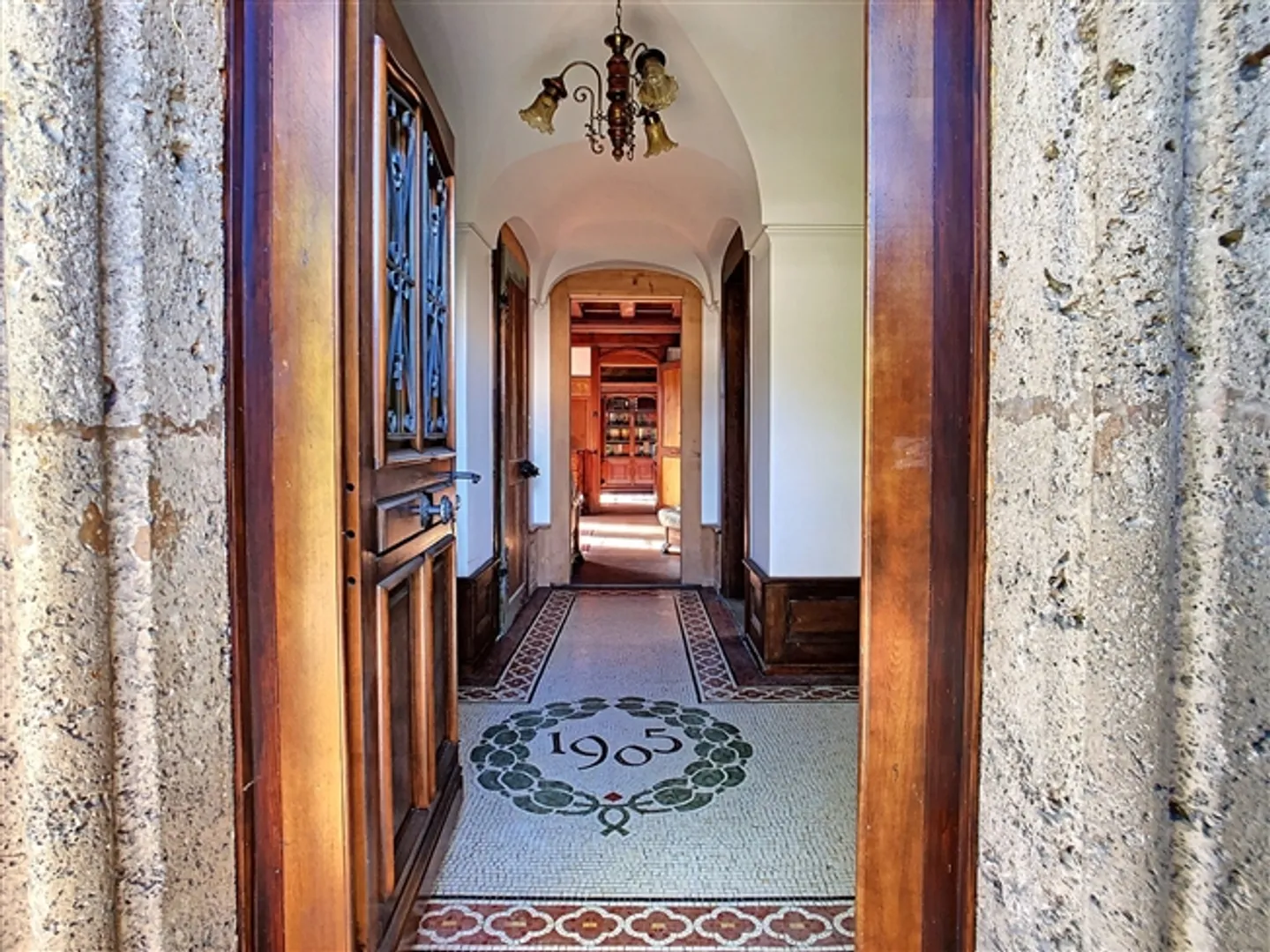 16 Room castle - Photo 8 of 13