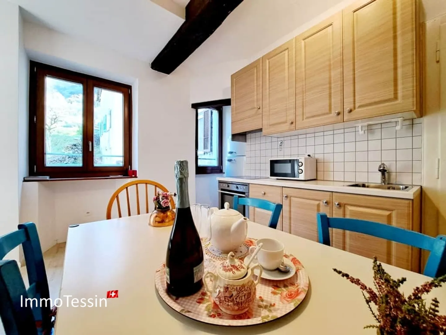 OPPORTUNITY: Nucleo-Rustico jewelry to fall in love with in a quiet & relaxing location with unique lake view - Photo 6 of 13