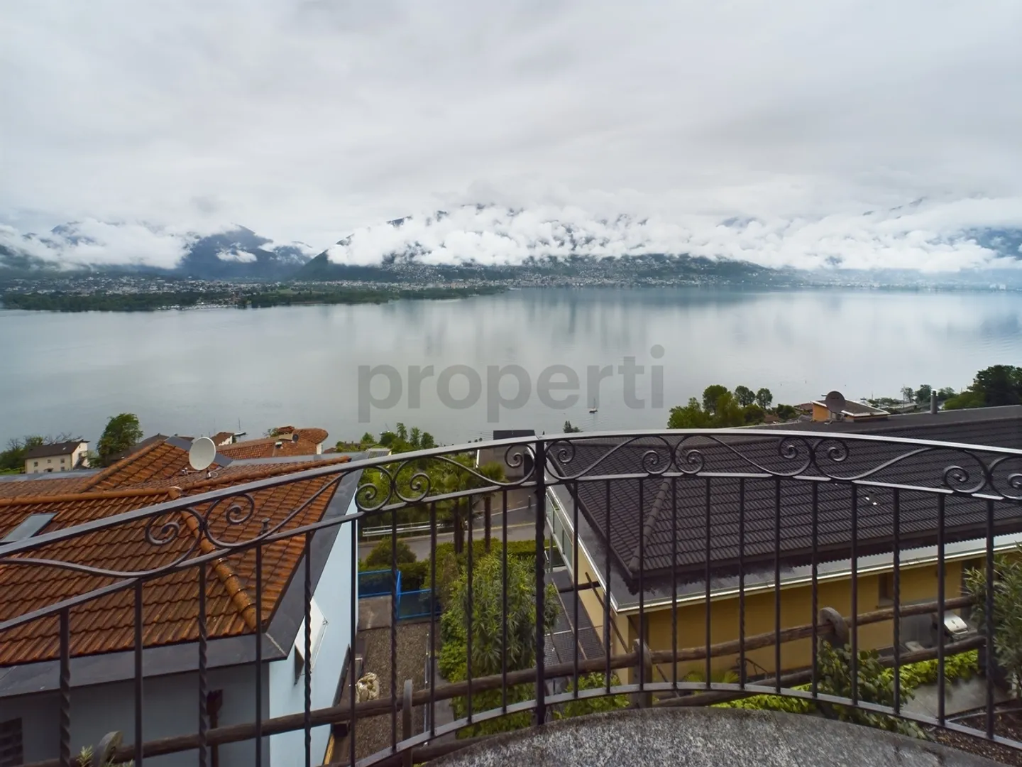Dreamlike 5.5-room penthouse apartment in Vairano with a view of Lake Maggiore - Photo 9 of 13