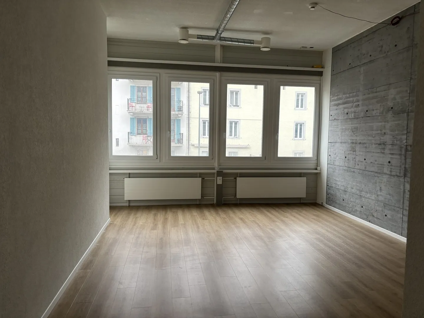 Ufficio in affitto di 53 m2 nel cuore di Locle - Foto 2 di 4