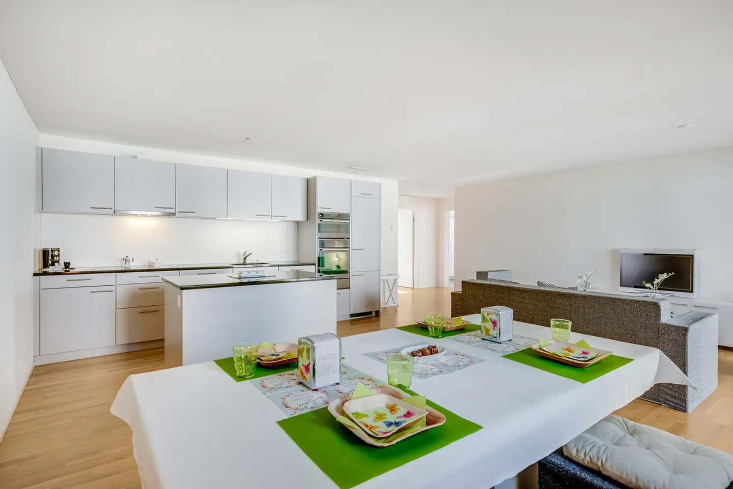 Modern 2.5-Room Apartment - Photo 3 of 13