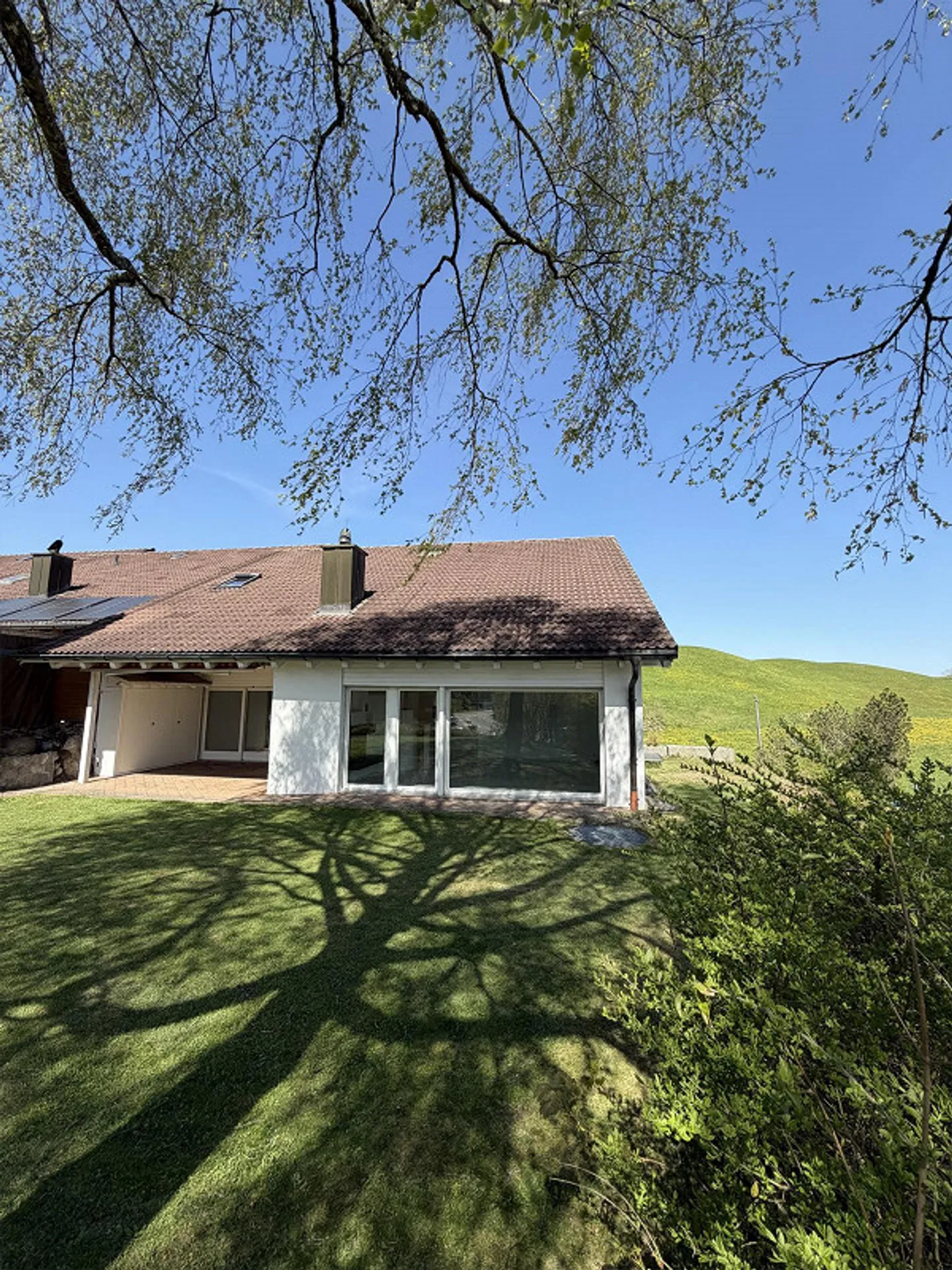 Maison de ville d'angle lumineuse et familiale de 5,5 pièces - Photo 2 sur 28