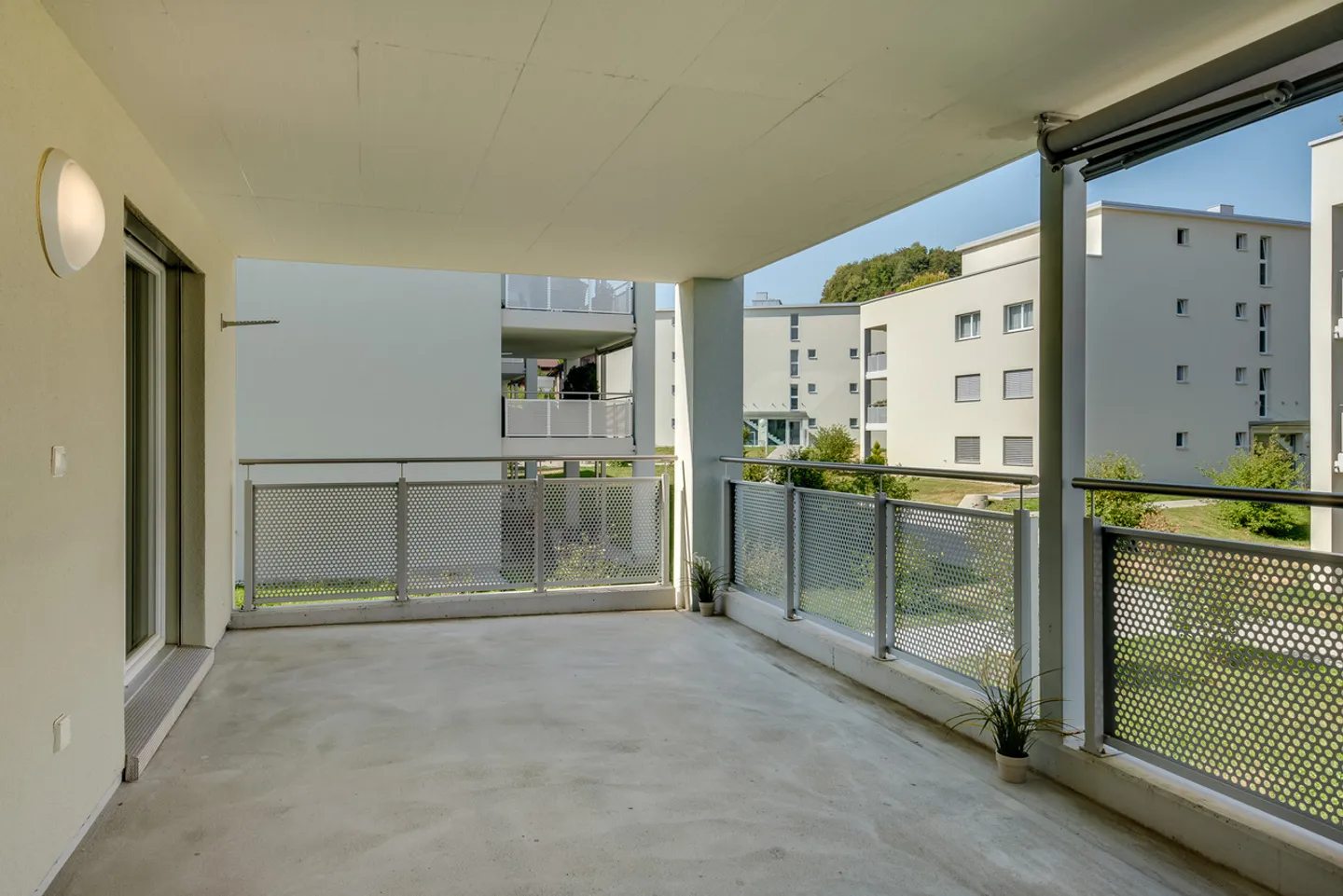 Modern 2.5-Room Apartment - Photo 9 of 13