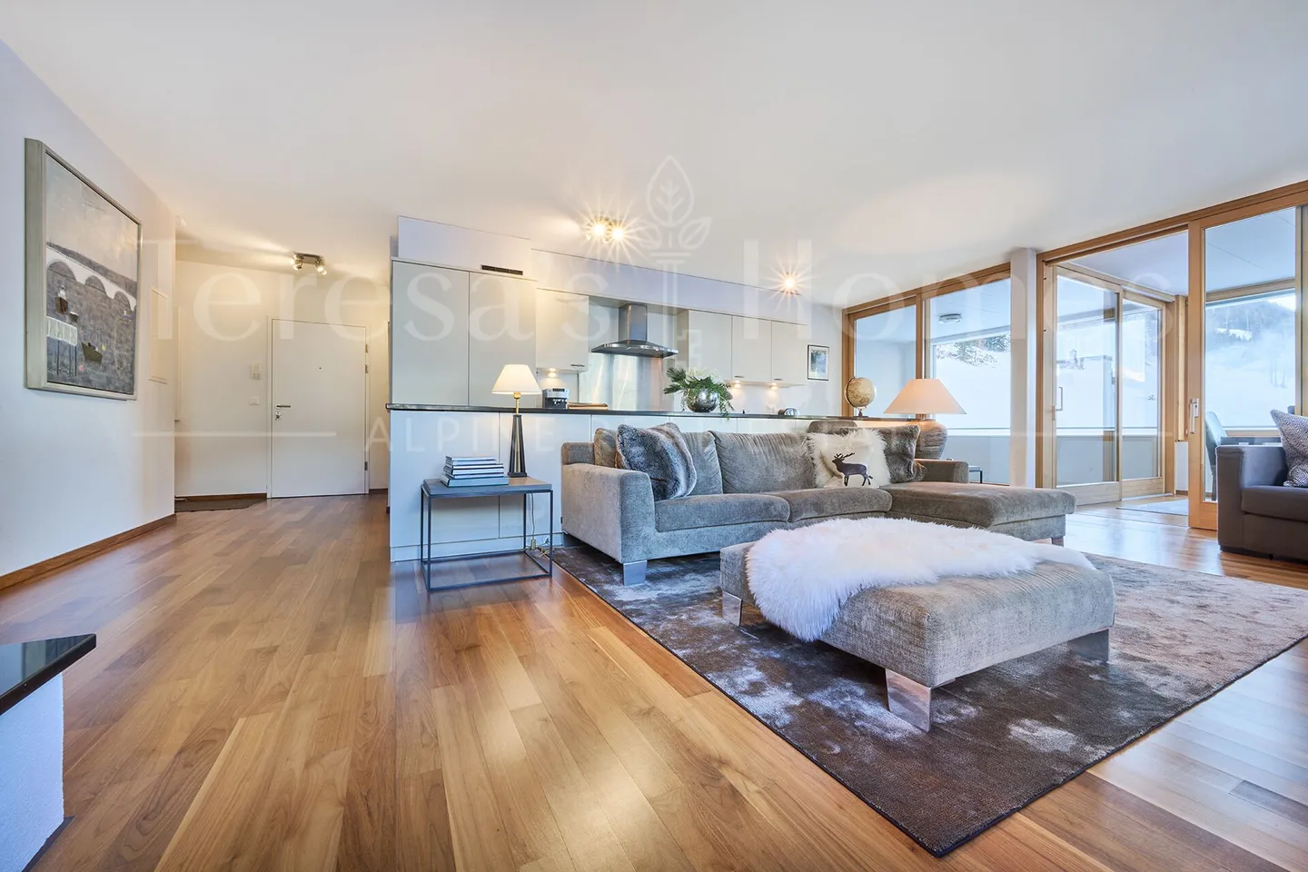 4.5 Room Penthouse Apartment in the Center of Davos Platz - Photo 1 of 10