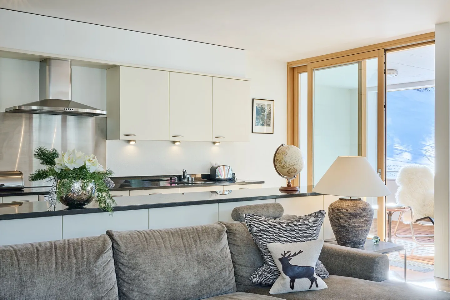 4.5 Room Penthouse Apartment in the Center of Davos Platz - Photo 3 of 10