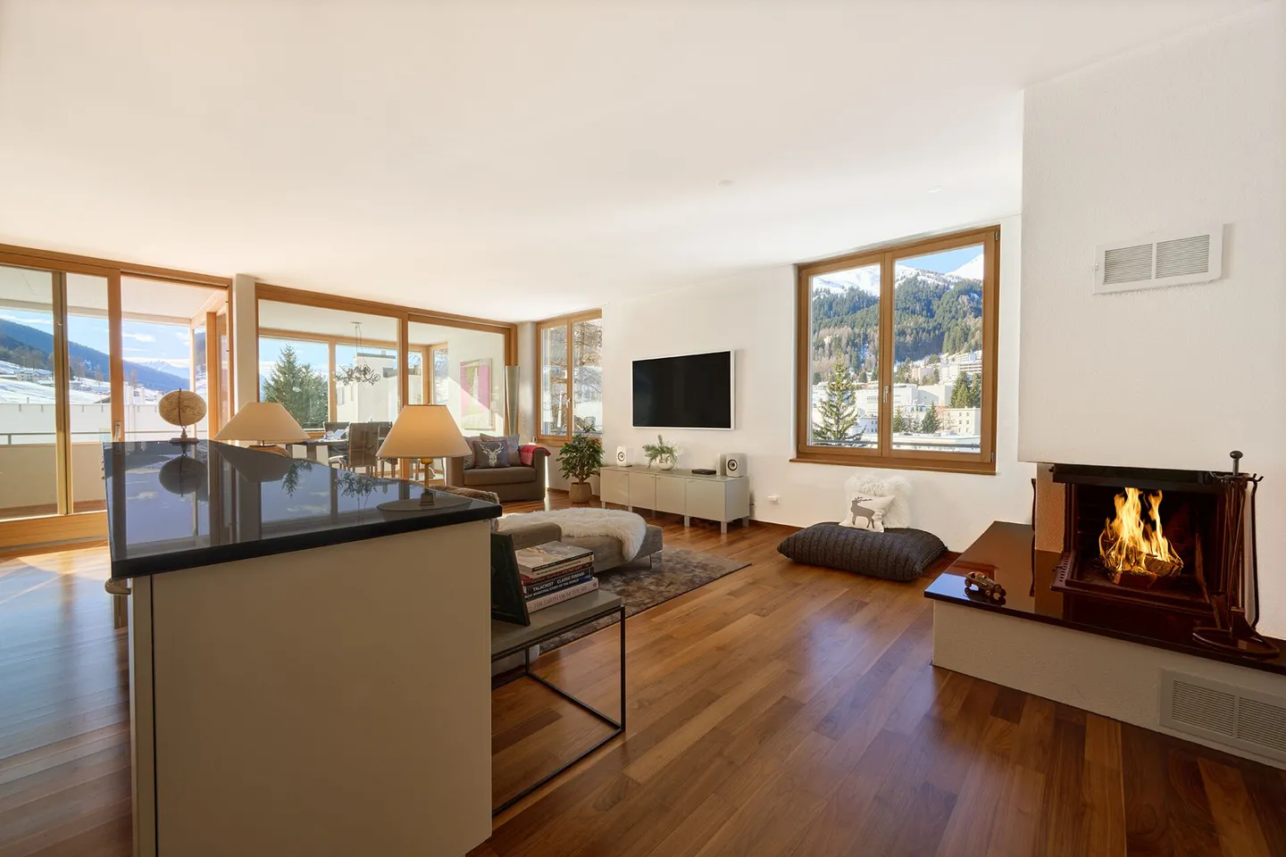 4.5 Room Penthouse Apartment in the Center of Davos Platz - Photo 4 of 10