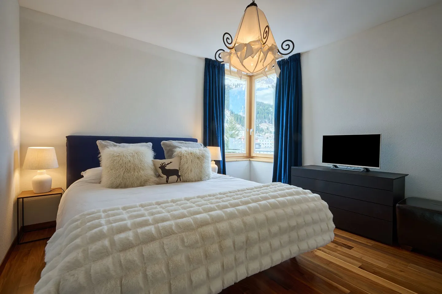 4.5 Room Penthouse Apartment in the Center of Davos Platz - Photo 7 of 10