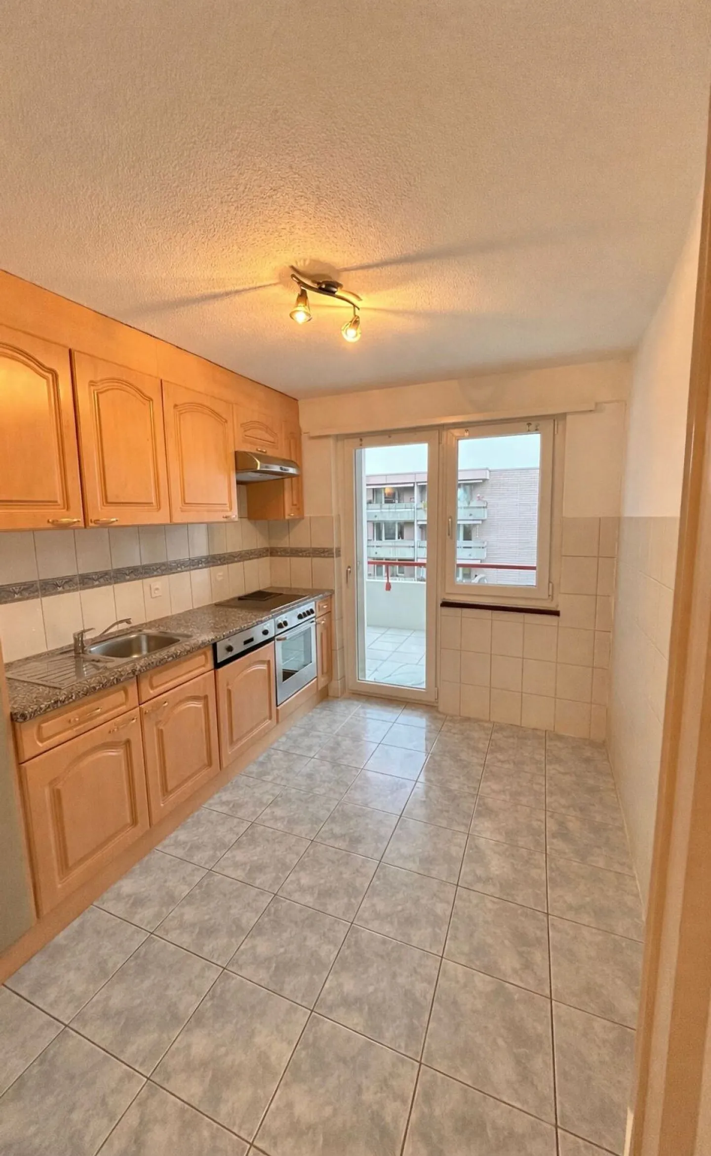 3.5 Room Apartment in Central Location - Photo 10 of 13