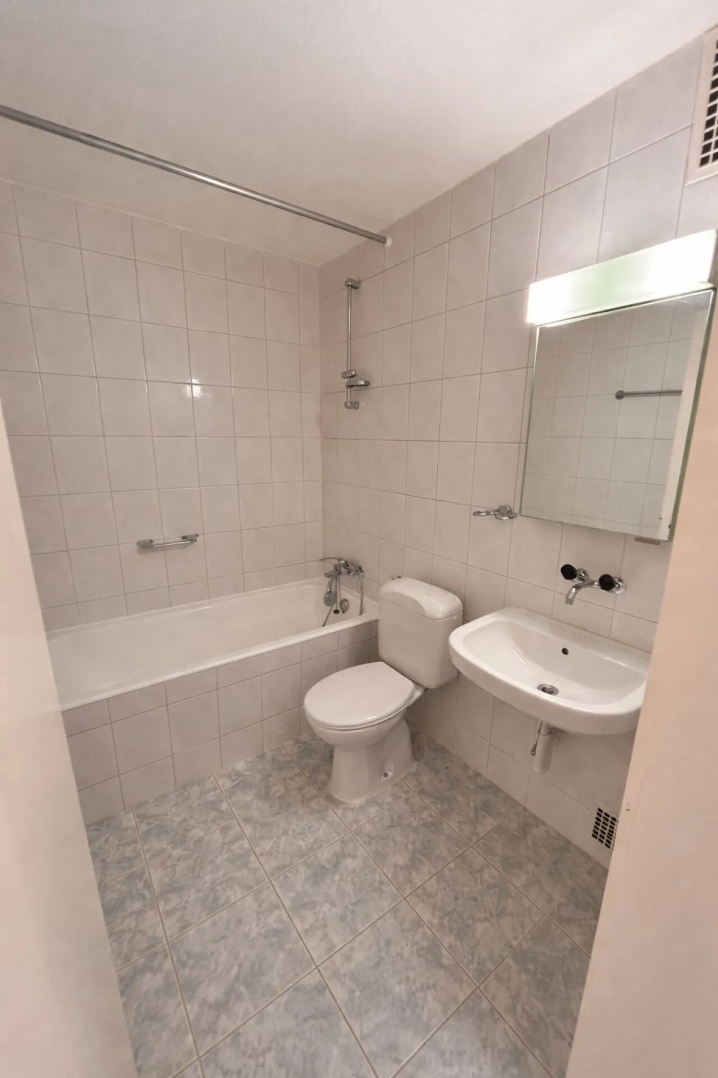 3.5 Room Apartment in Central Location - Photo 13 of 13