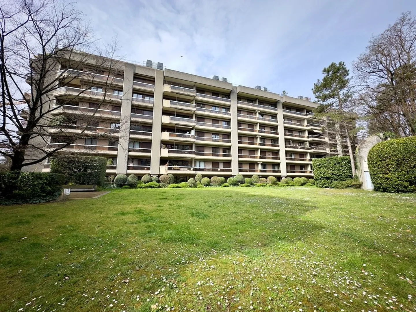 Spacious offices near downtown and the Eaux-Vives train station - Photo 1 of 1