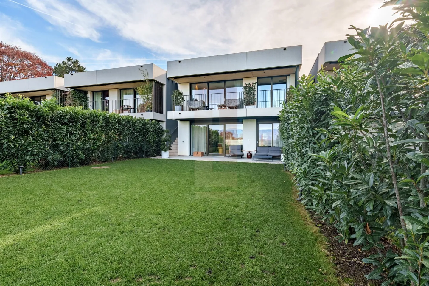 Exclusivity: Modern Turnkey House with Lake View - Photo 1 of 4