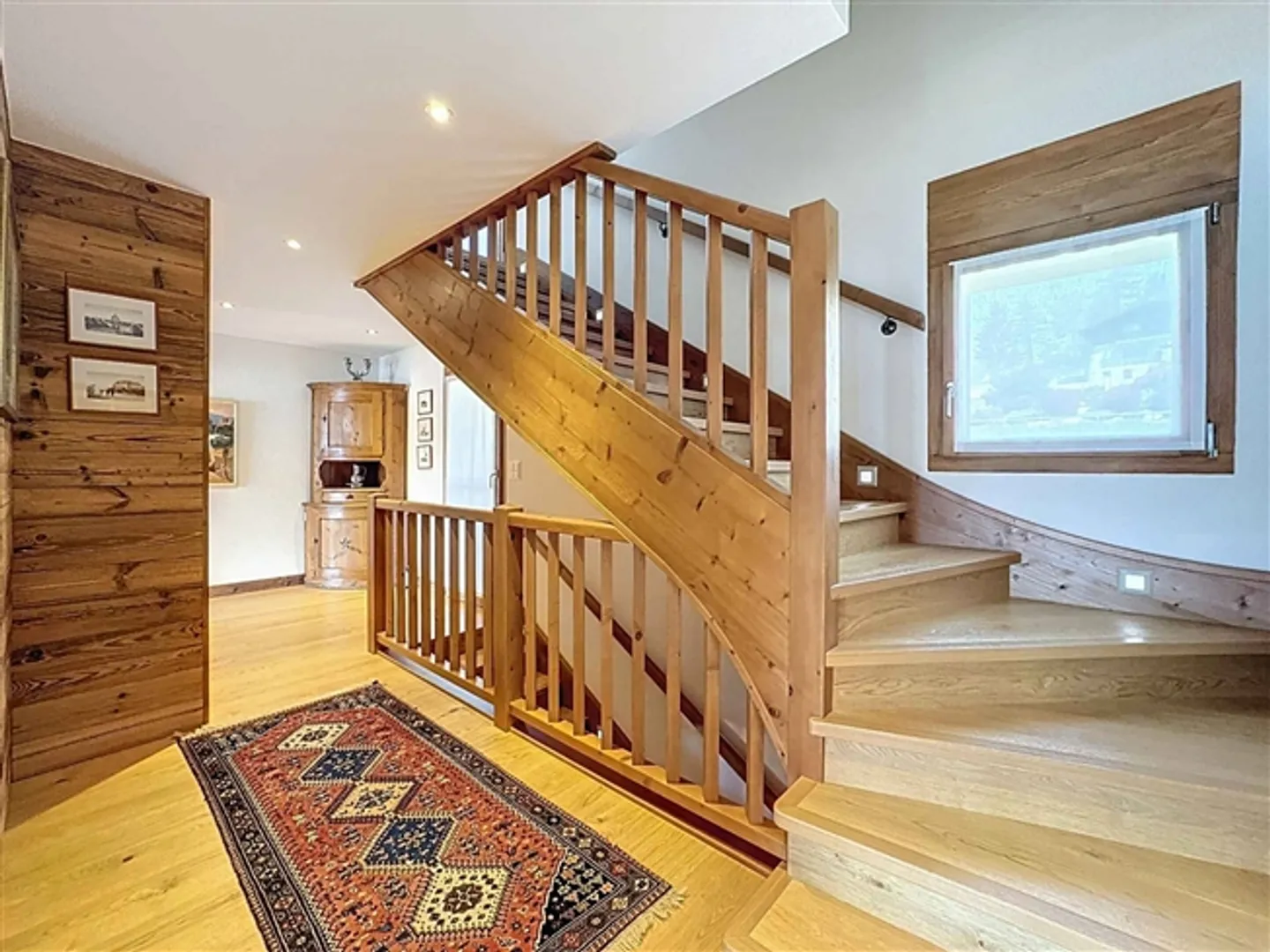 Beautiful chalet made of old wood with panoramic views - Photo 10 of 13