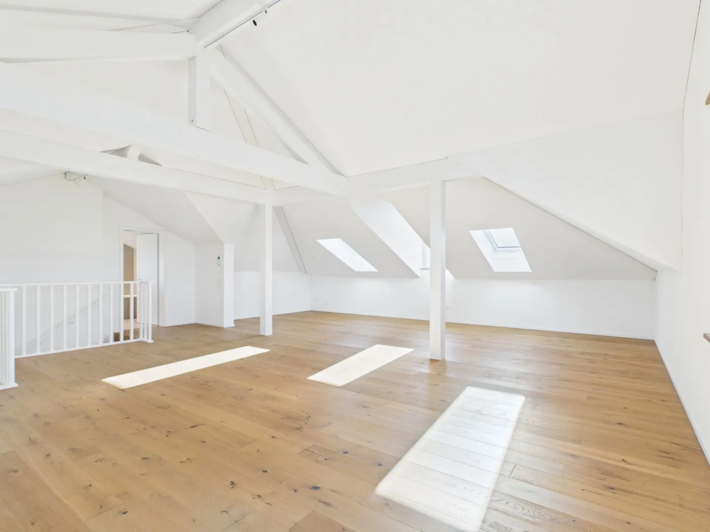 Dreamlike 5-Room Maisonette Apartment with a View - Living in Greenery near Wil - Photo 2 of 16