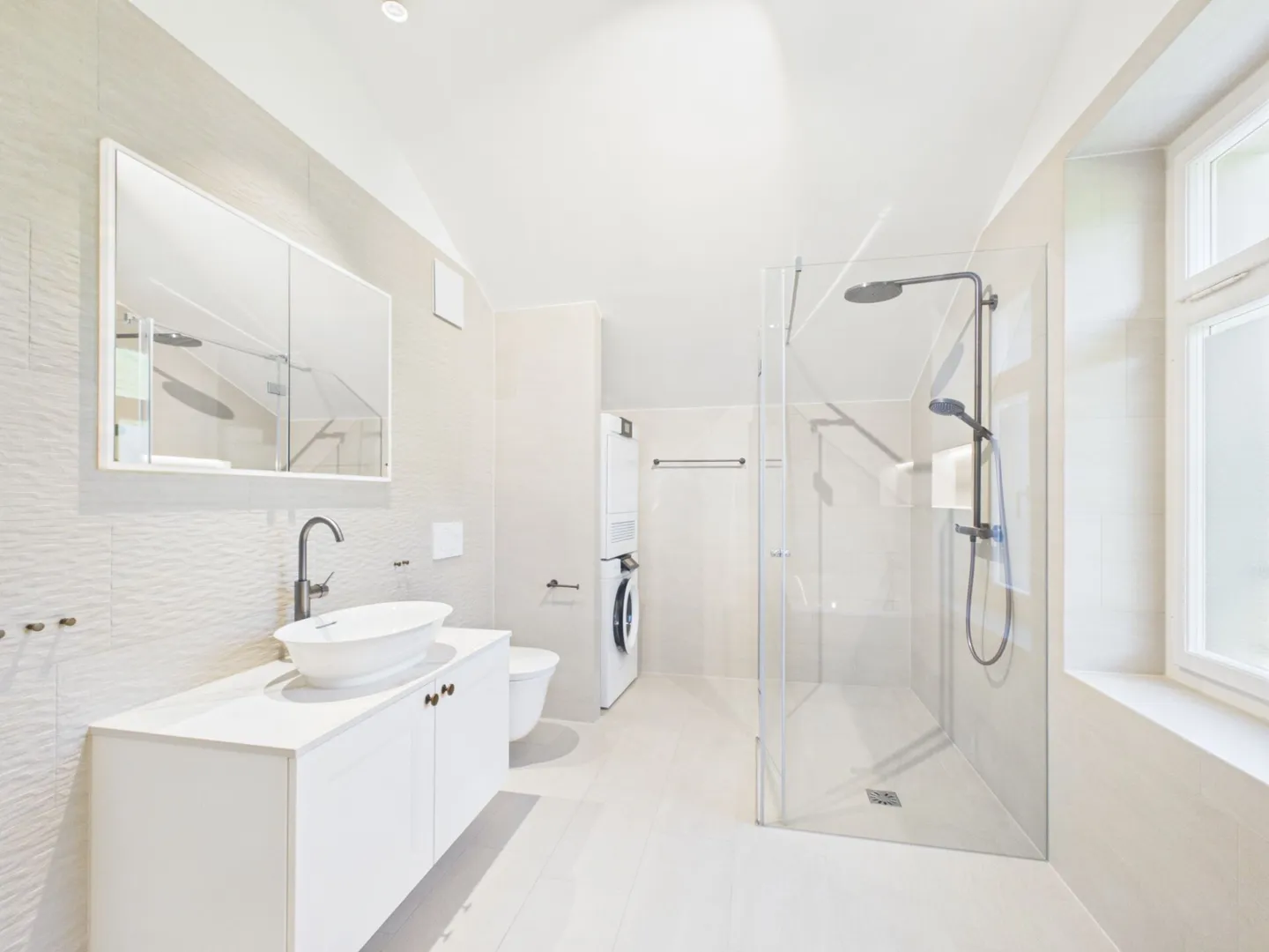 Dreamlike 5-Room Maisonette Apartment with a View - Living in Greenery near Wil - Photo 5 of 16