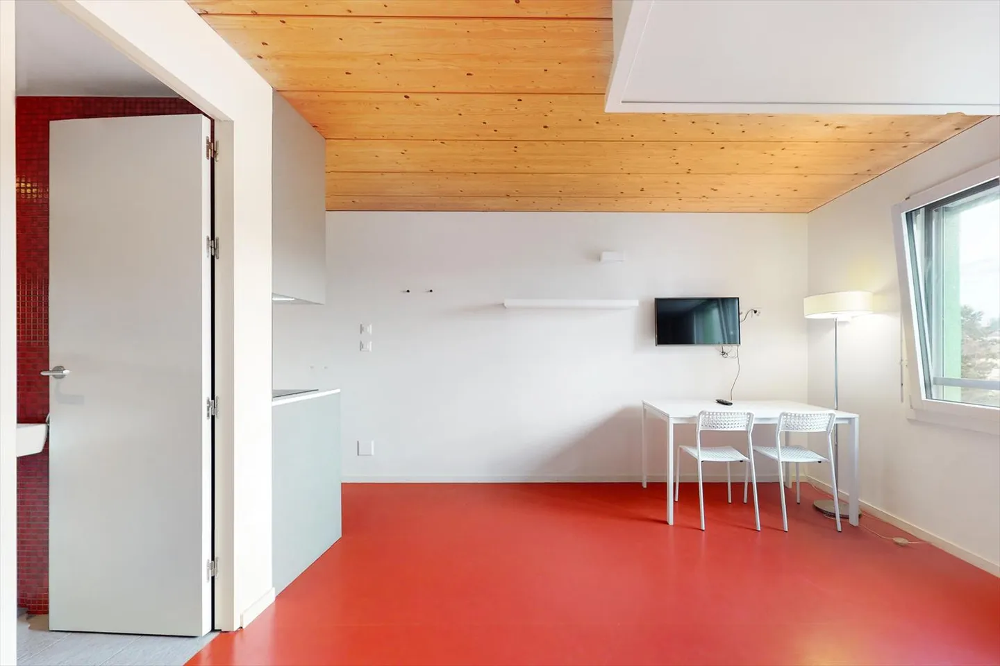 A furnished studio - CHF 300.00 voucher offered! - Photo 5 of 10