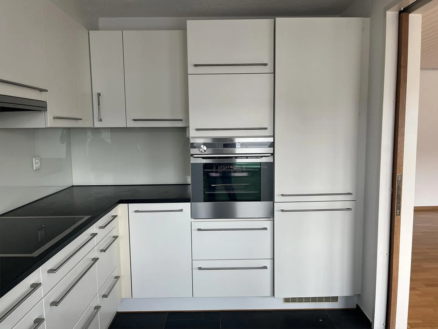 Dans le Metropol - Appartement de 4,5 pièces avec vue imprenable - Photo 4 sur 20