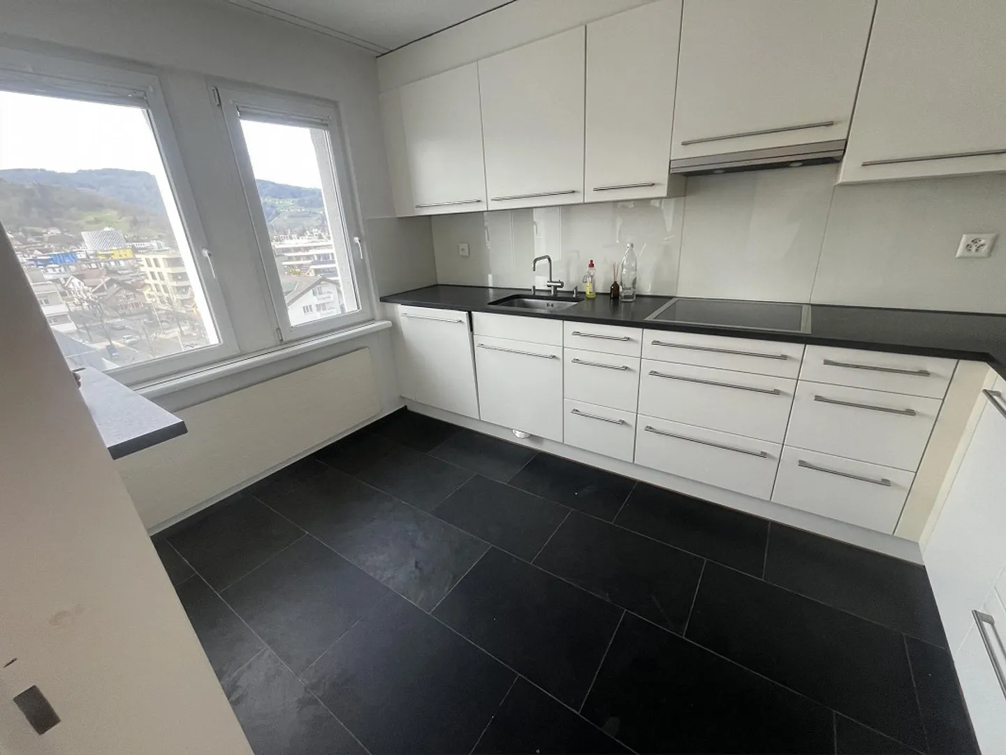 Dans le Metropol - Appartement de 4,5 pièces avec vue imprenable - Photo 5 sur 20