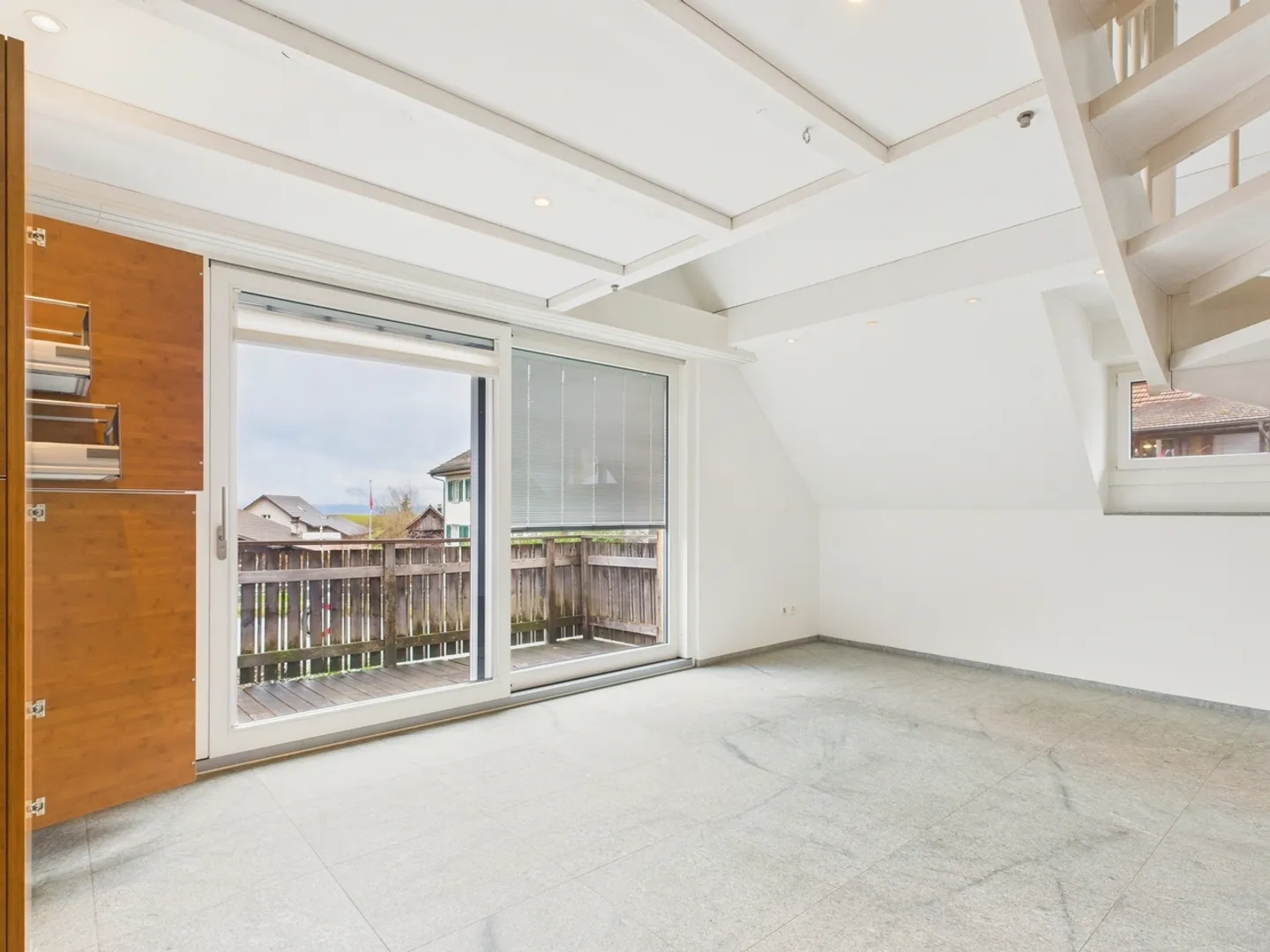 Appartement en duplex lumineux de 3 pièces dans un emplacement calme à Herrliberg - Photo 1 sur 13