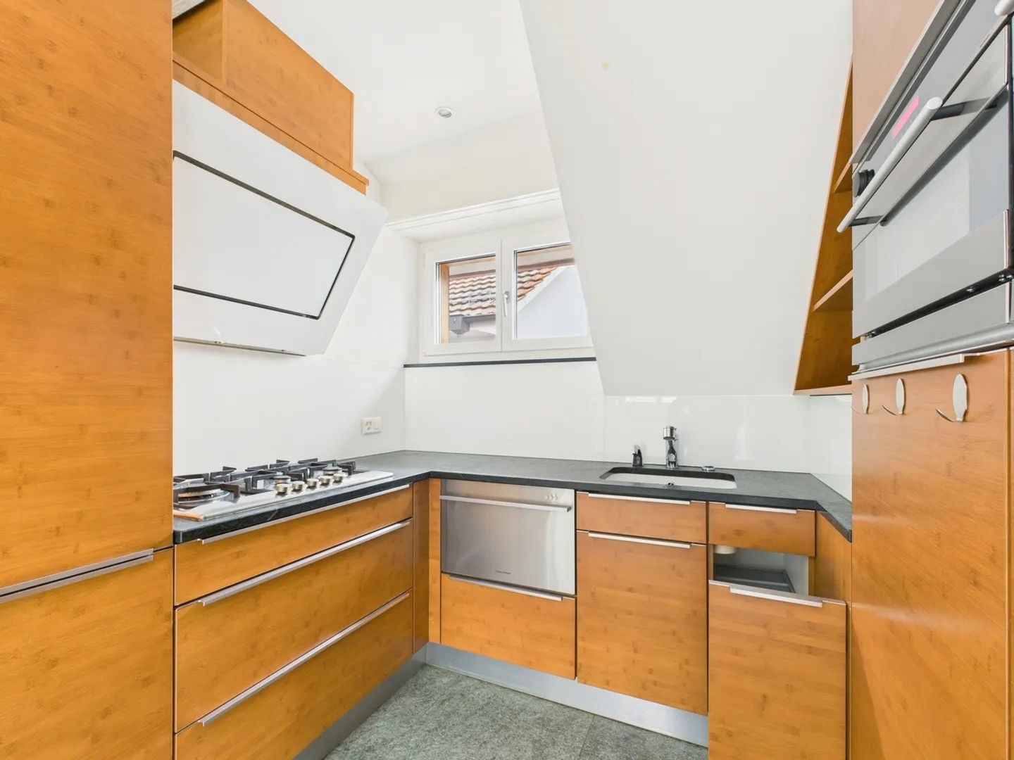 Appartement en duplex lumineux de 3 pièces dans un emplacement calme à Herrliberg - Photo 5 sur 13