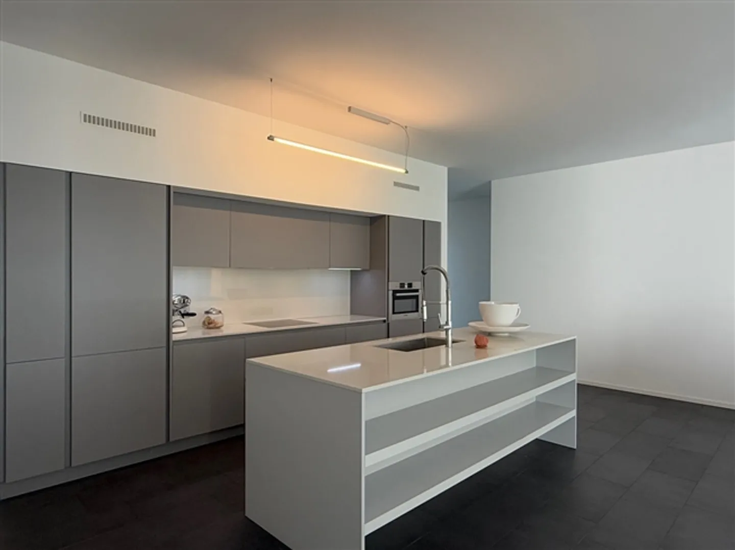 SPACIOUS AND MODERN OFFICE OF 160 M2 - VERY CENTRAL - Photo 5 of 14