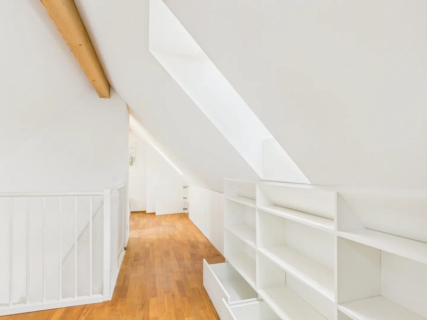 Appartement en duplex lumineux de 3 pièces dans un emplacement calme à Herrliberg - Photo 9 sur 13