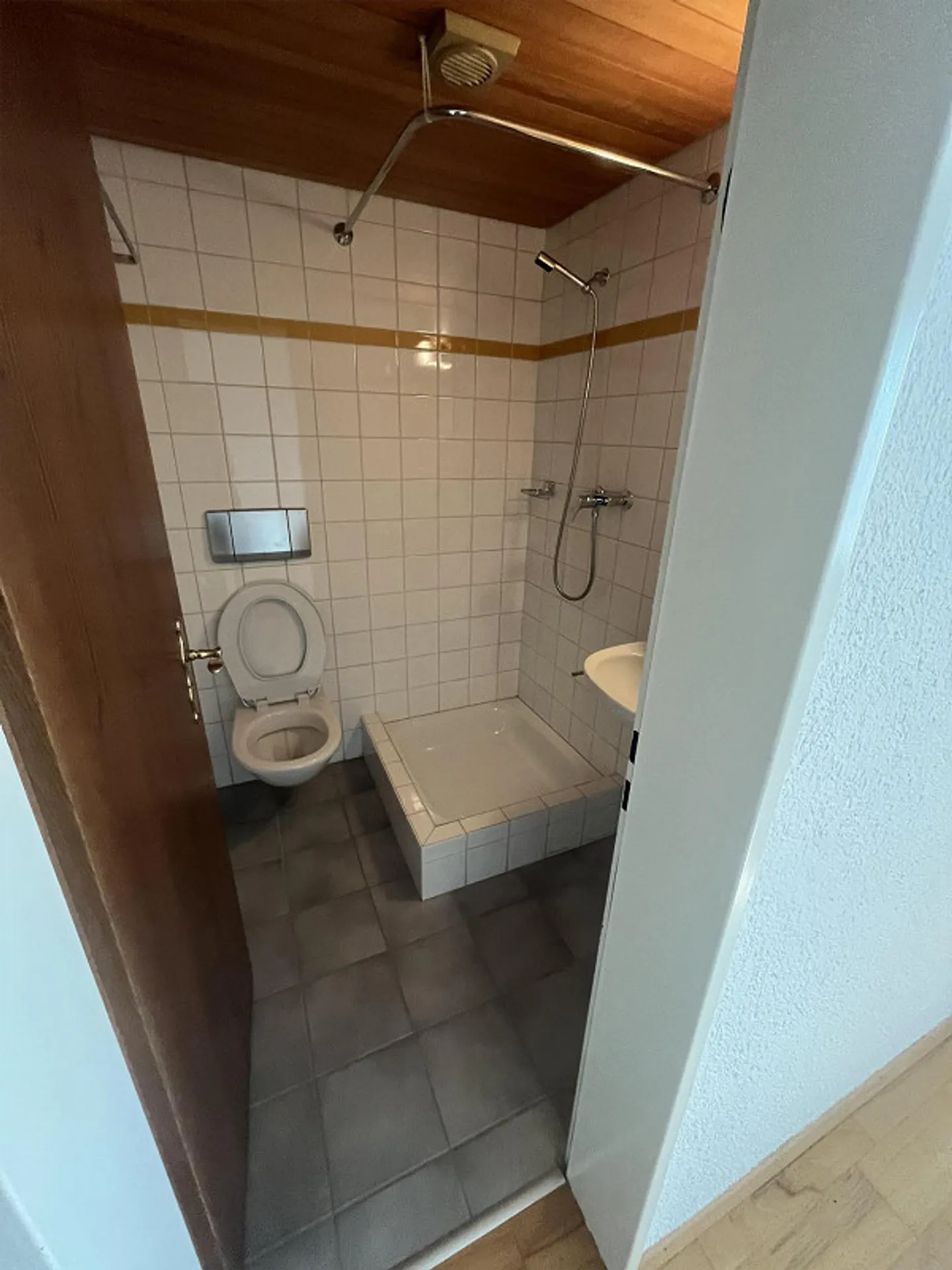 Dans le Metropol - Appartement de 4,5 pièces avec vue imprenable - Photo 9 sur 20