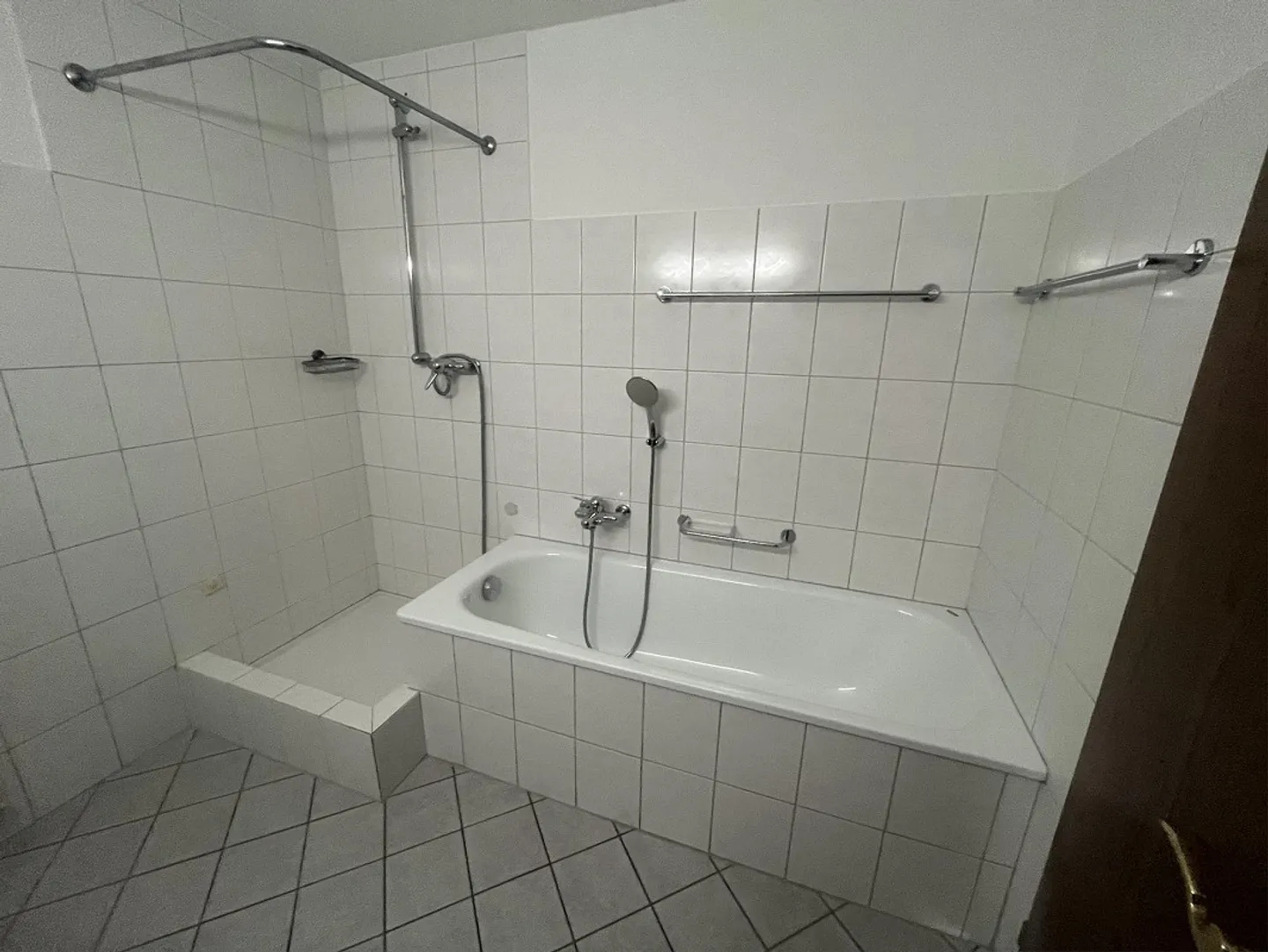 Dans le Metropol - Appartement de 4,5 pièces avec vue imprenable - Photo 11 sur 20