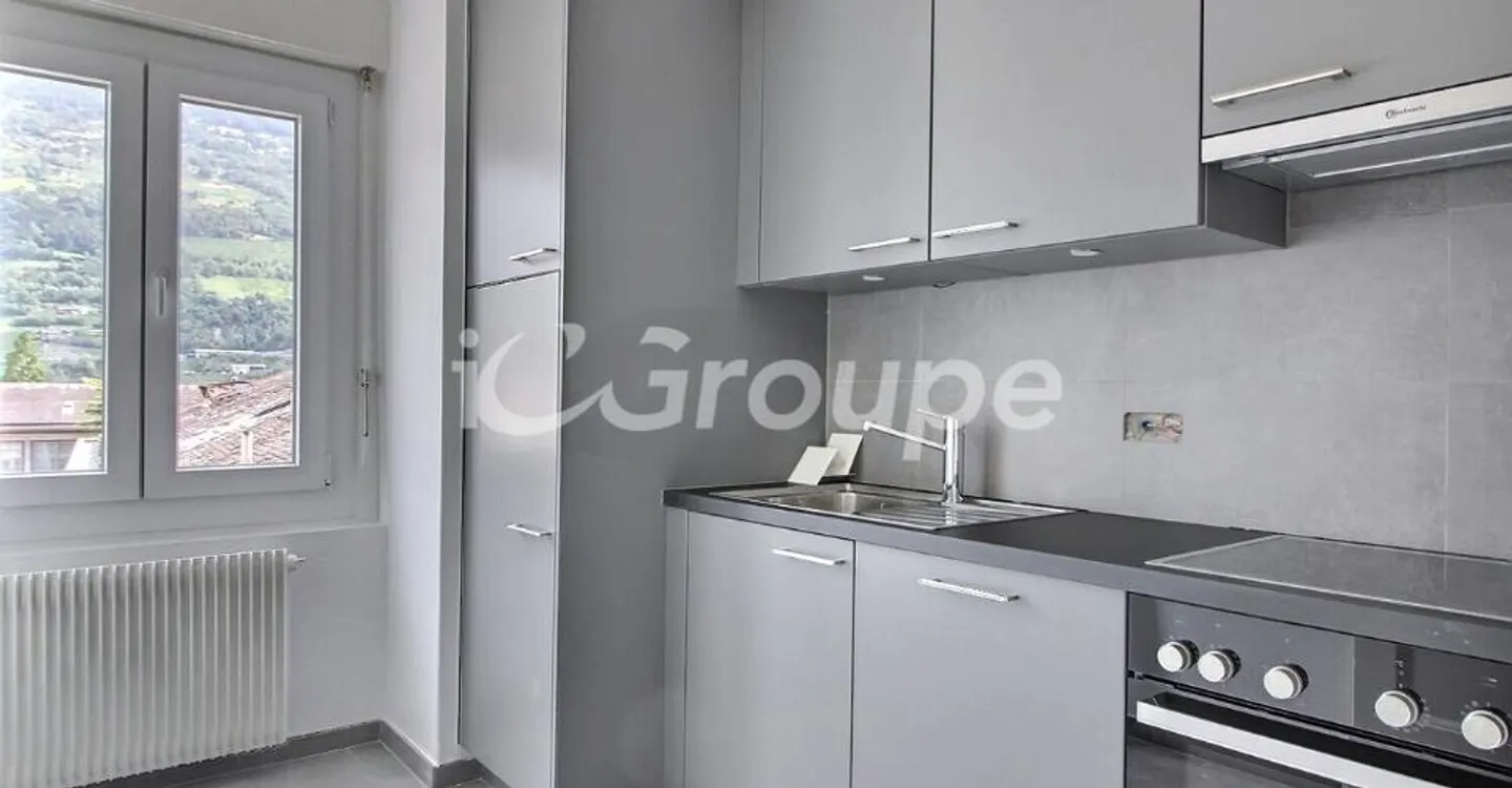 Beautiful renovated 3-room apartment for rent in Sion - Photo 2 of 6