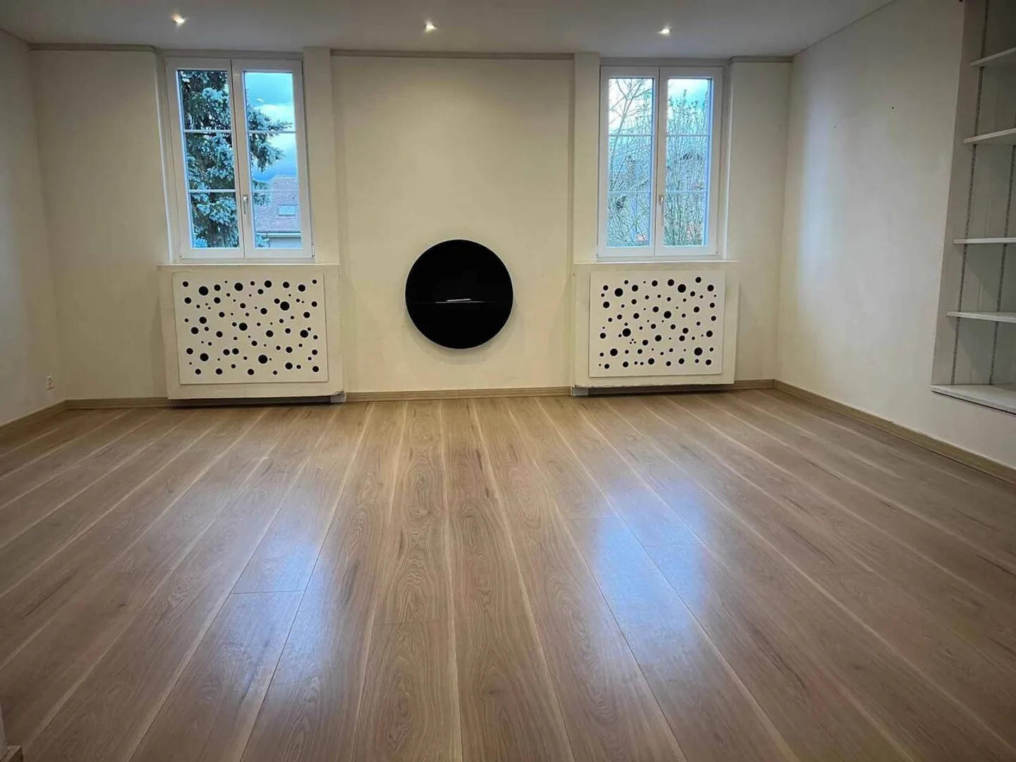 Charming semi-detached house with 4½ rooms, garden, and parking spaces - Photo 3 of 13