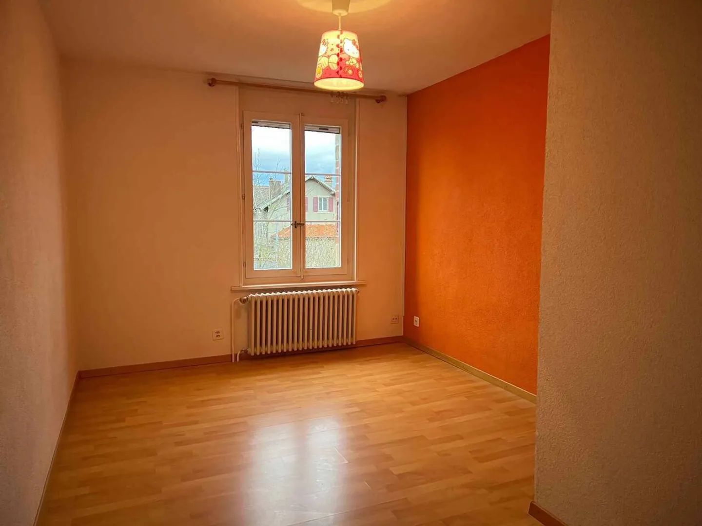 Charming semi-detached house with 4½ rooms, garden, and parking spaces - Photo 7 of 13