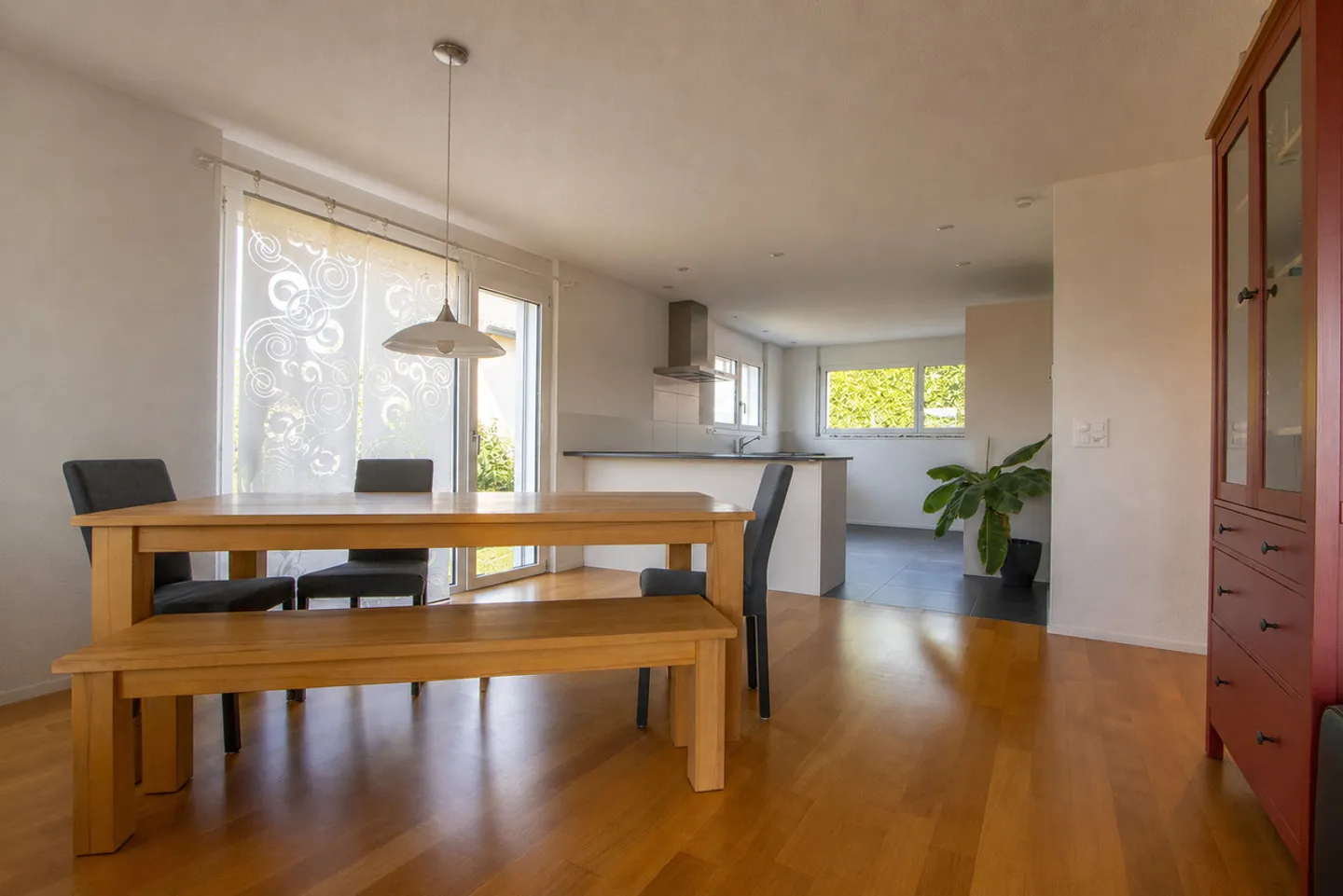 Modern 5.5-Room Apartment - Photo 3 of 13