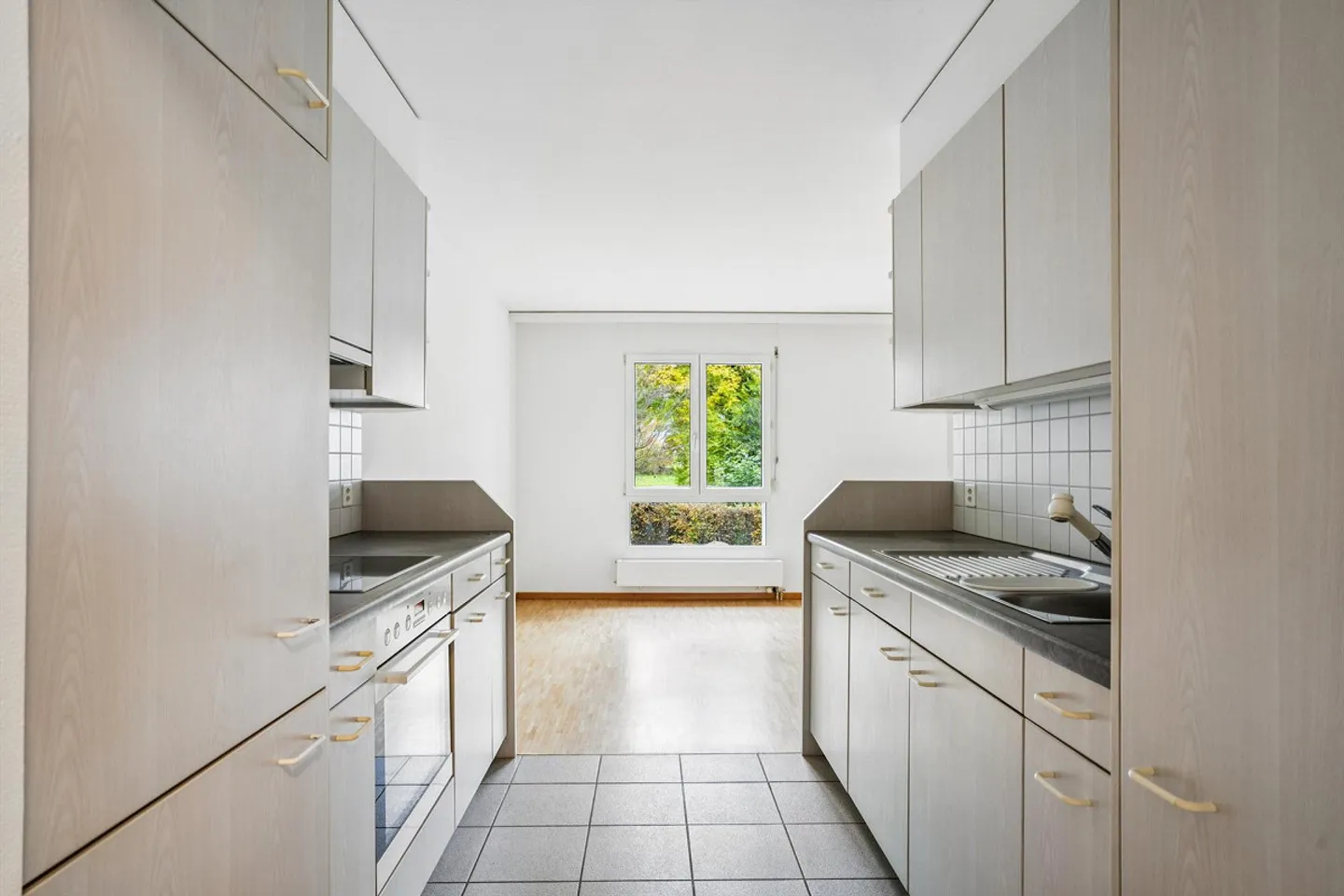 Sunny apartment near St. Fiden train station - Photo 5 of 10