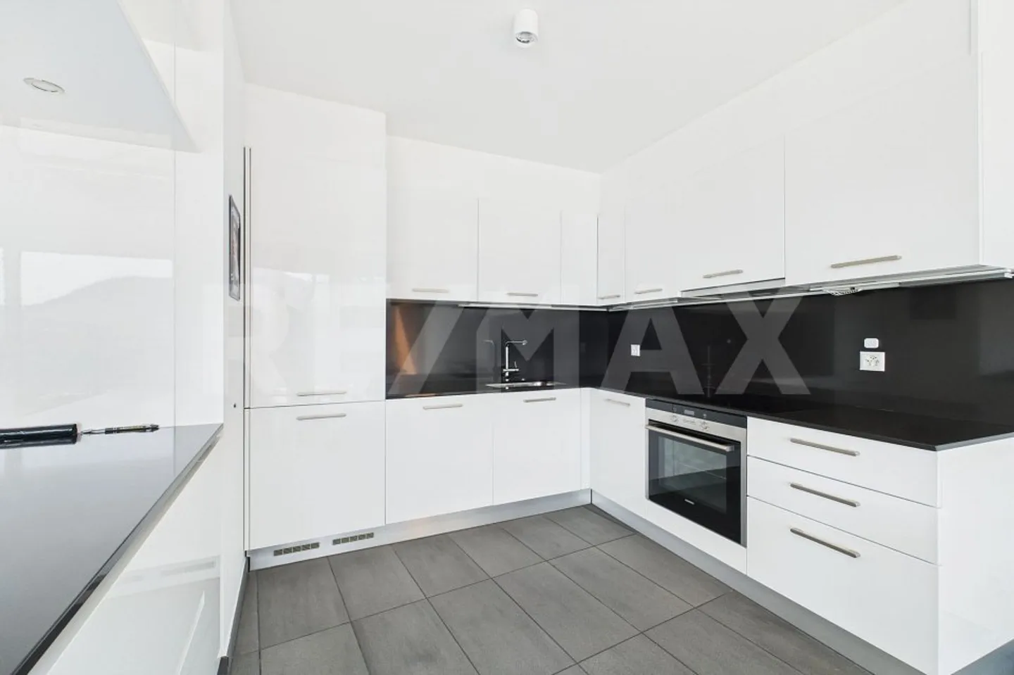 Elegant and bright 3½ room apartment in Gravesano with panoramic view - Photo 5 of 13