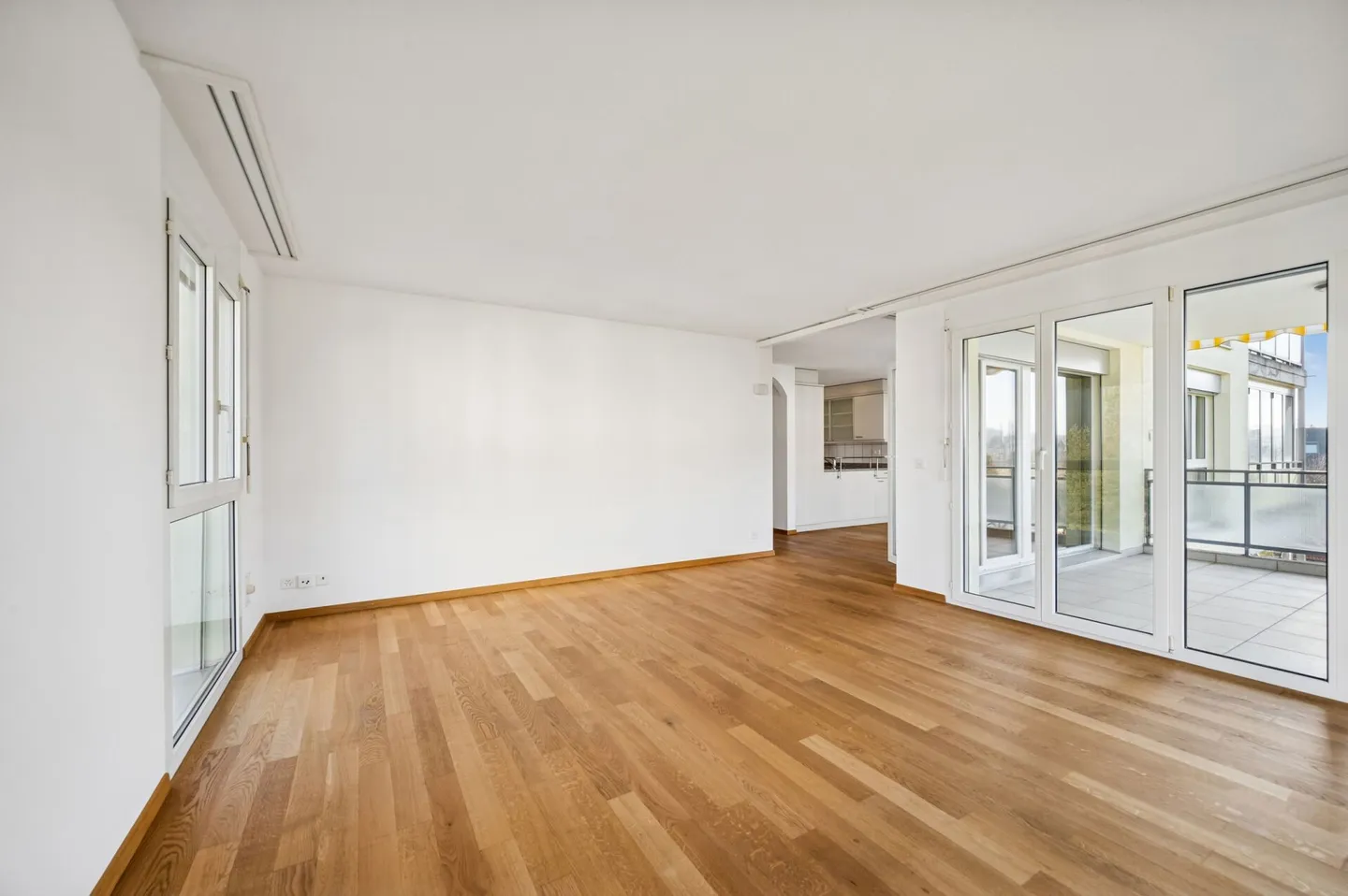 Appartement attrayant de 4,5 pièces avec balcon et vue panoramique sur la verdure - Photo 3 sur 13