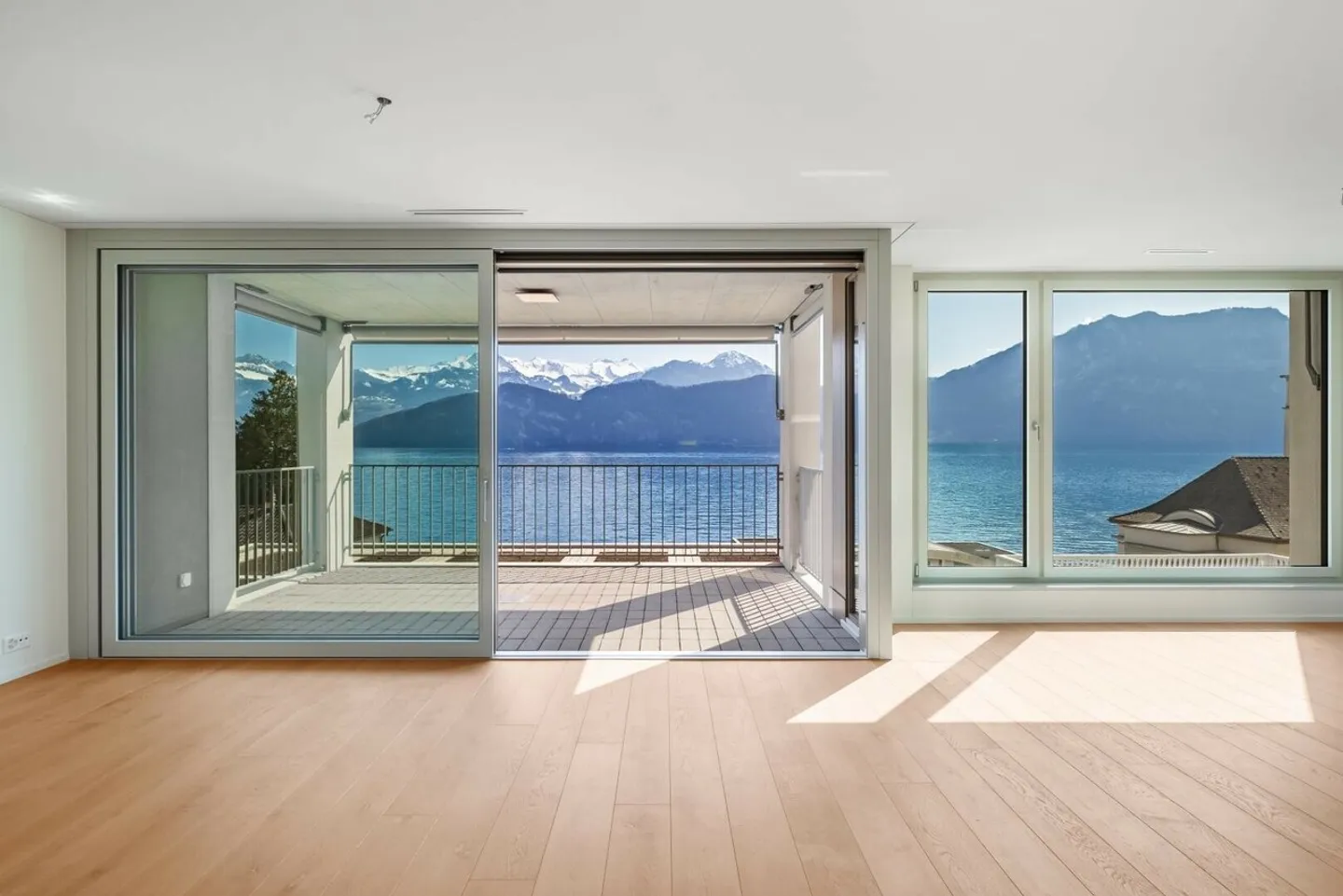 Una perla nel villaggio con vista lago da sogno - Foto 1 di 9