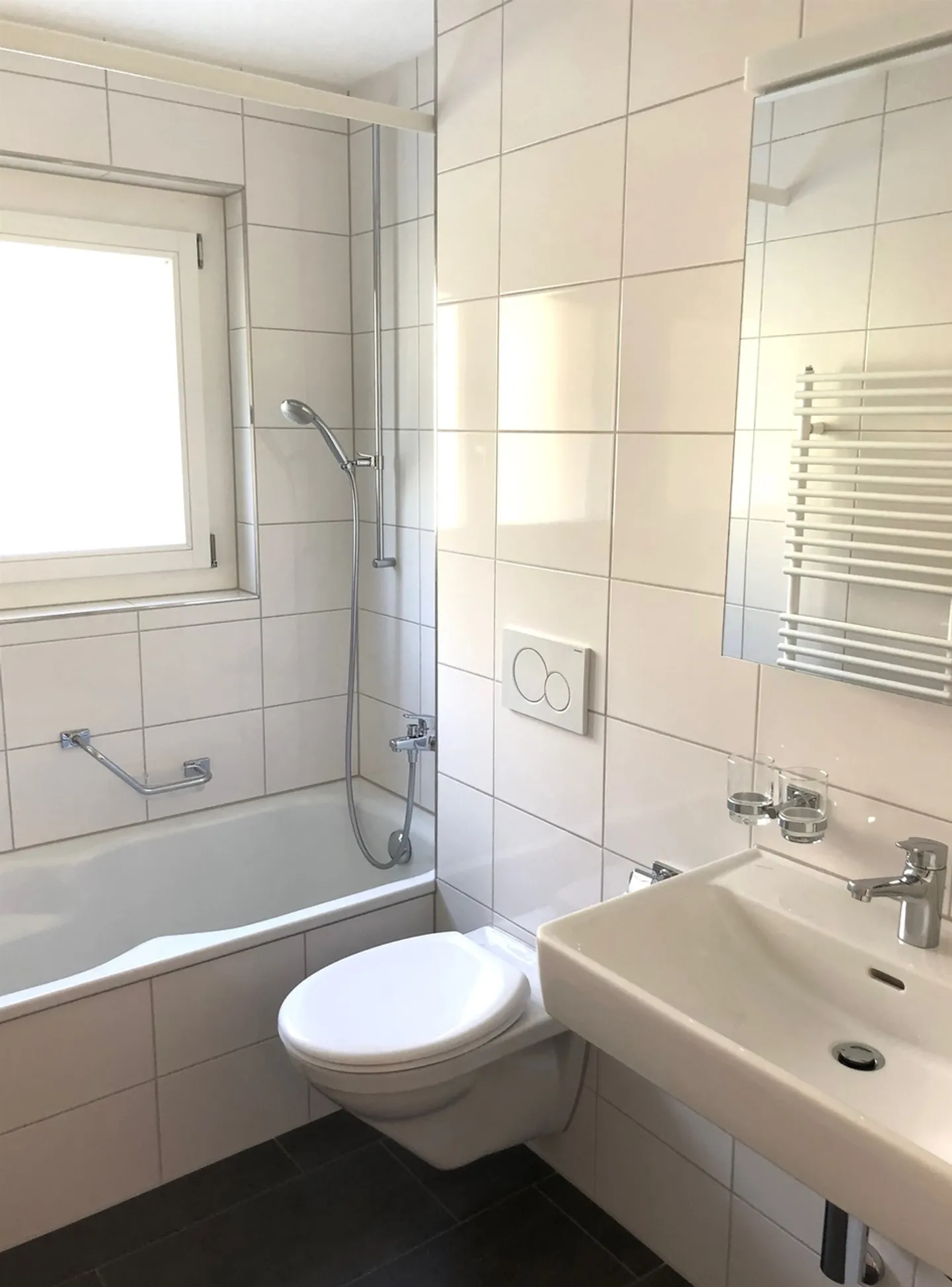 Ottimo appartamento singolo con balcone - Foto 3 di 5