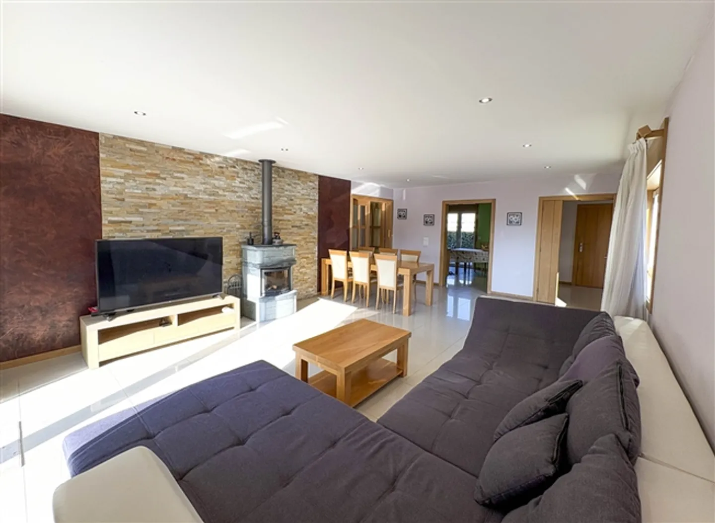 Ardon - Villa spaziosa con 4 appartamenti, ideale per famiglie o investitori - Foto 3 di 13