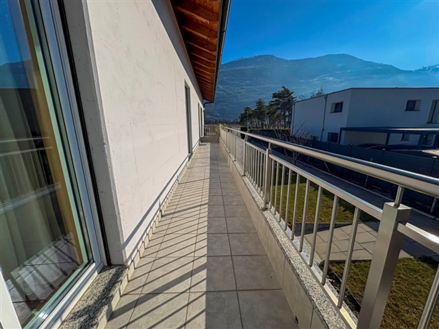 Ardon - Villa spaziosa con 4 appartamenti, ideale per famiglie o investitori - Foto 4 di 13