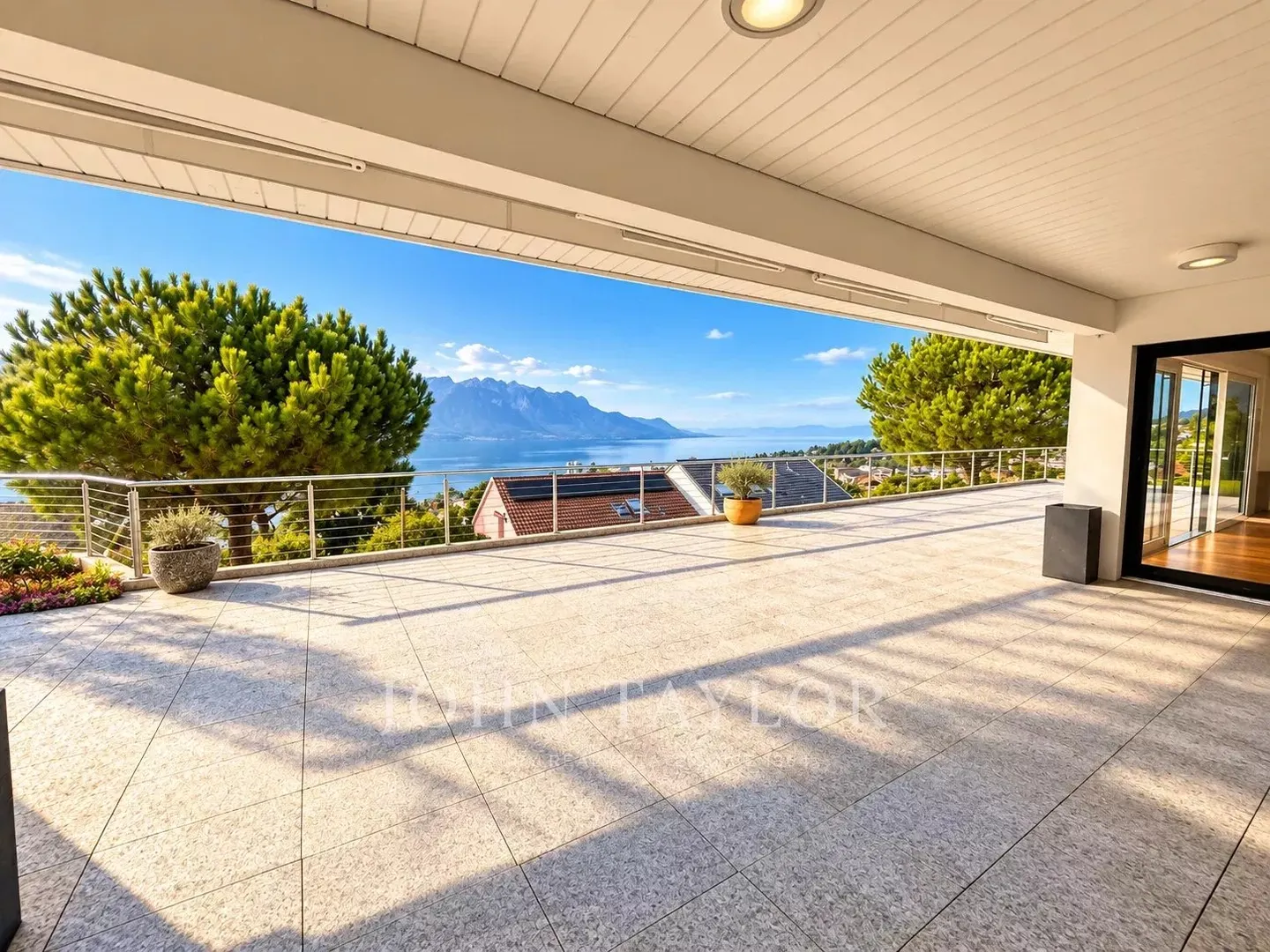 Elegante Detached Villa mit Seeblick - Foto 4 von 19
