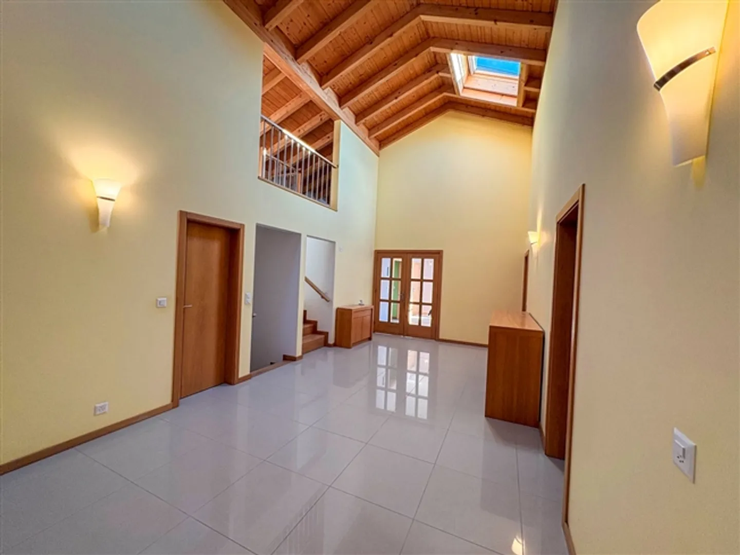 Ardon - Villa spaziosa con 4 appartamenti, ideale per famiglie o investitori - Foto 5 di 13